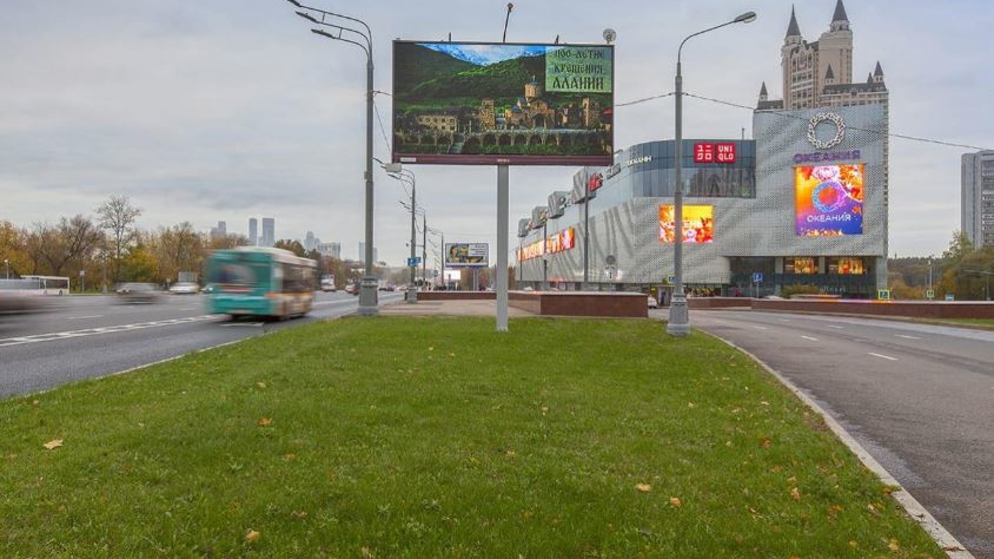 Изображения осетинских храмов украсили улицы Москвы