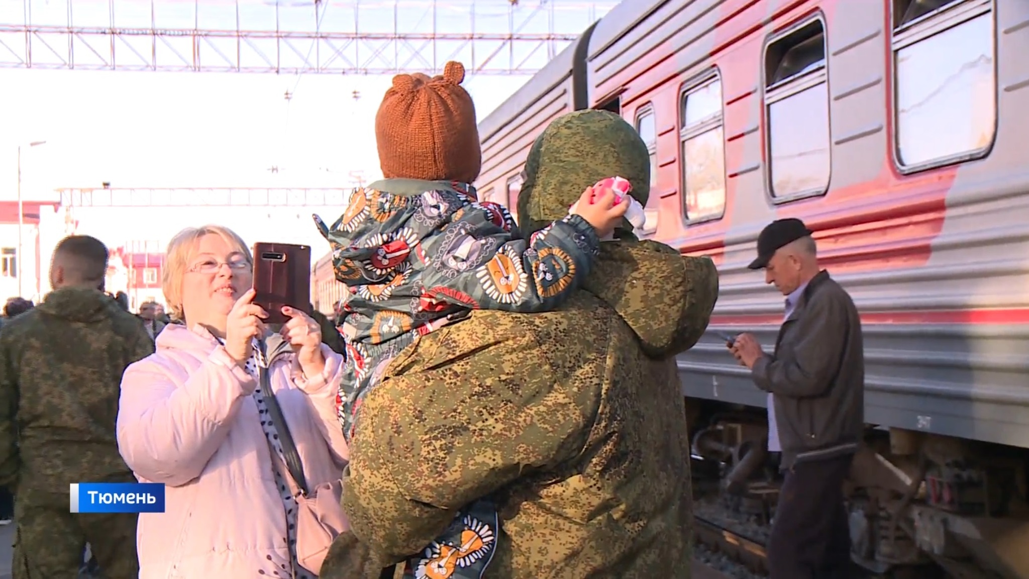 С железнодорожного вокзала Тюмени проводили мобилизованных ямальцев
