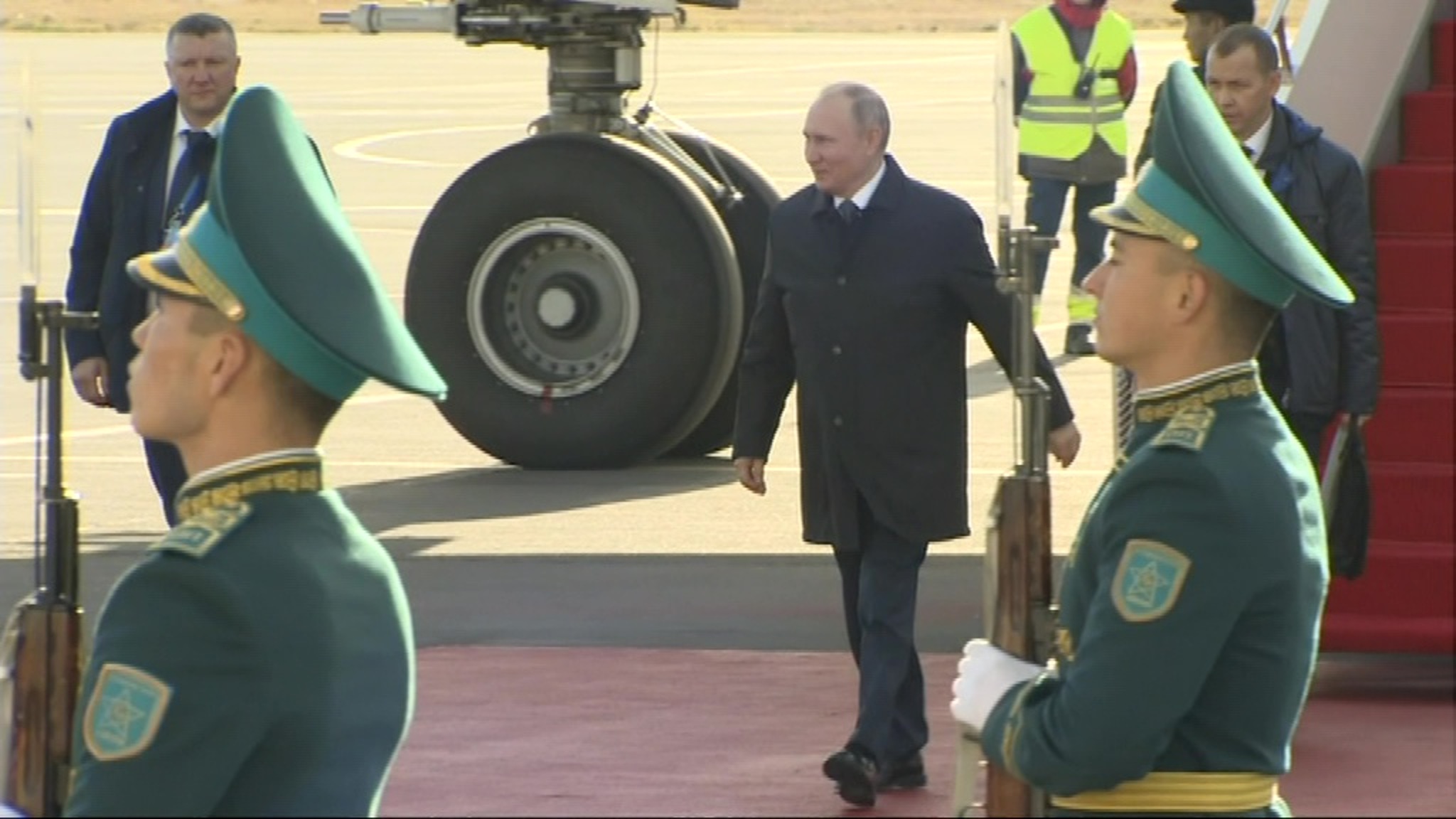 Владимир Путин начинает рабочую программу в Казахстане