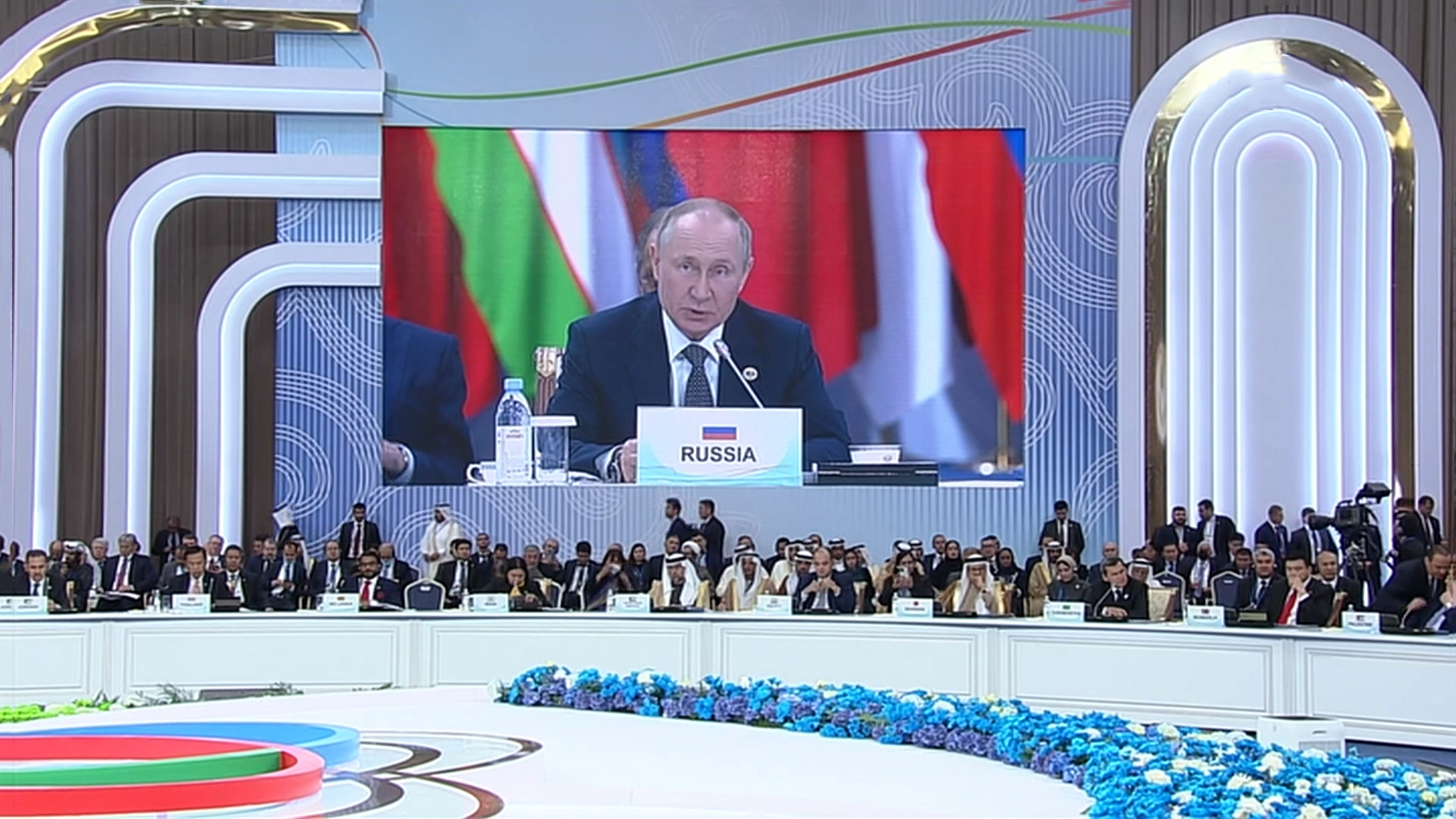 Владимир Путин: мир становится по-настоящему многополярным