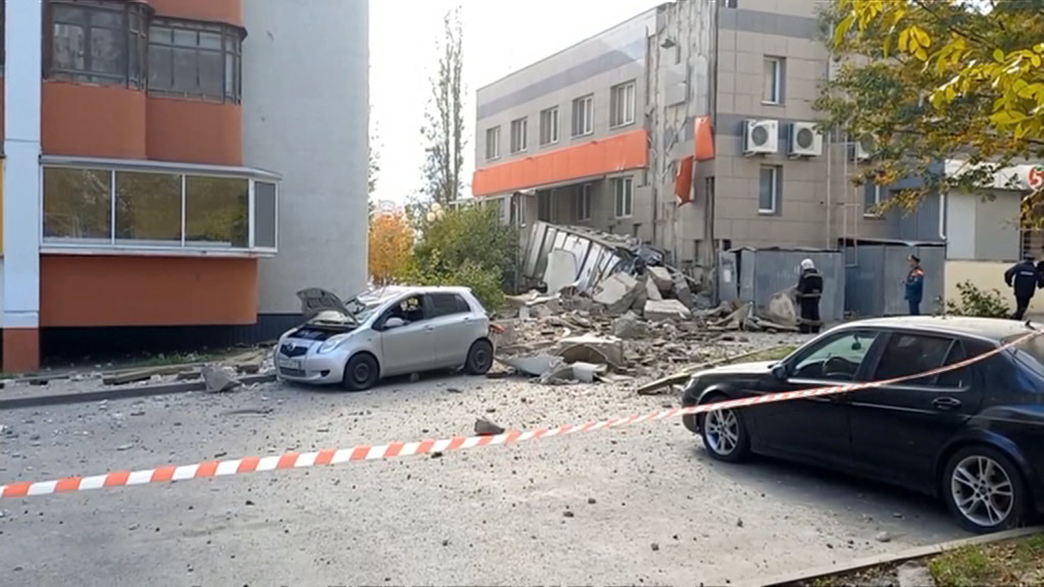 Снаряд упал на многоэтажный жилой дом в Белгороде