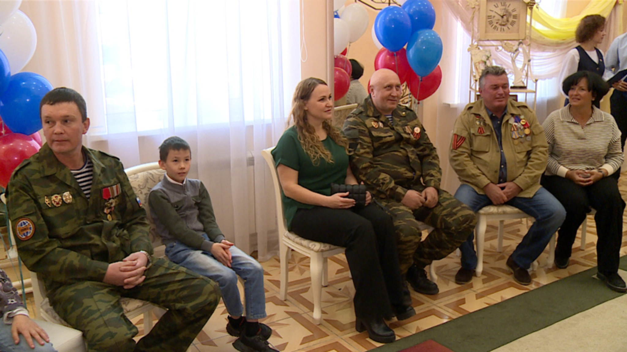 Отцов-военнослужащих чествовали в благовещенском загсе