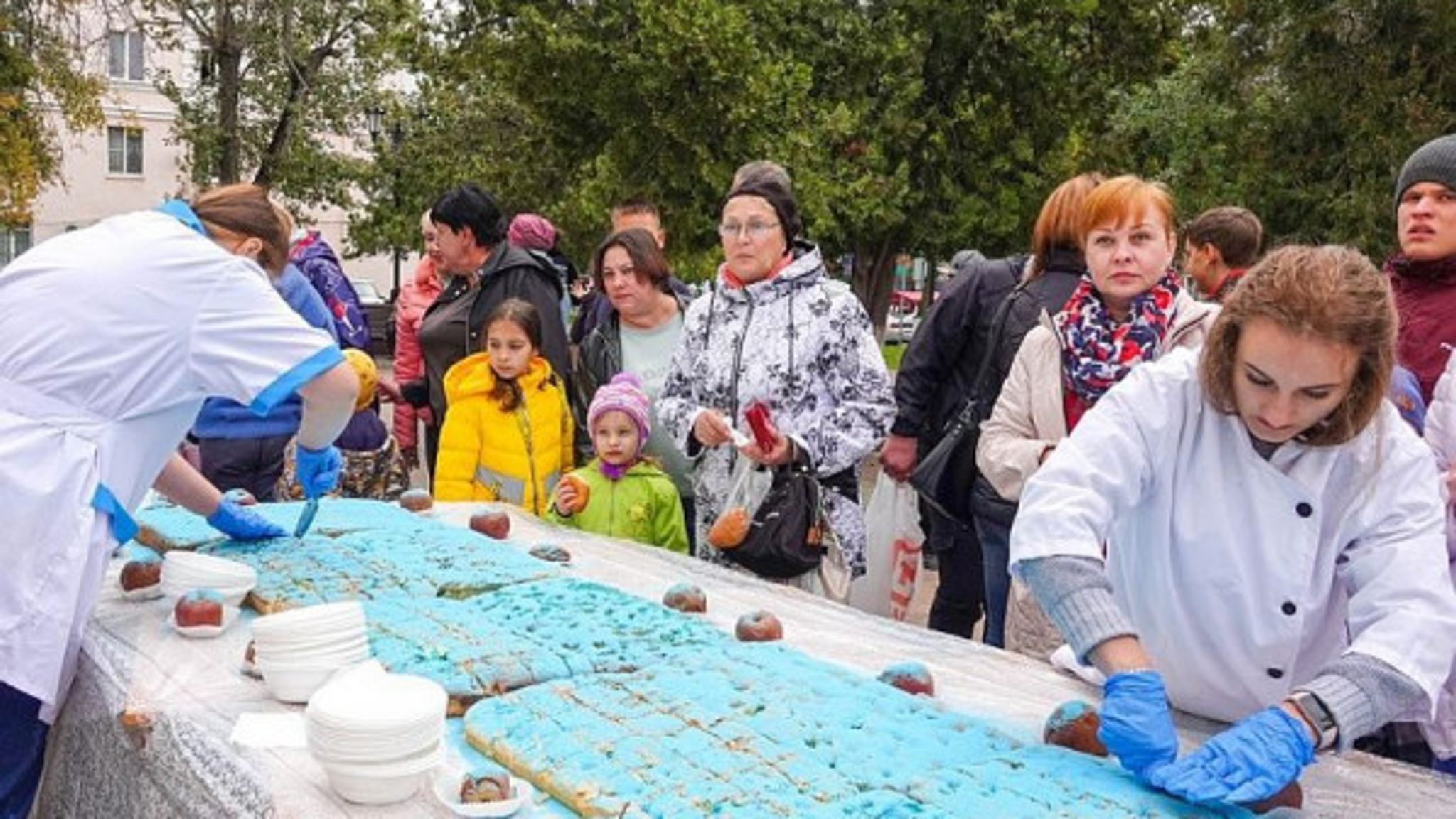 Украшением Покровской ярмарки в Невинномысске стал 12-метровый пирог