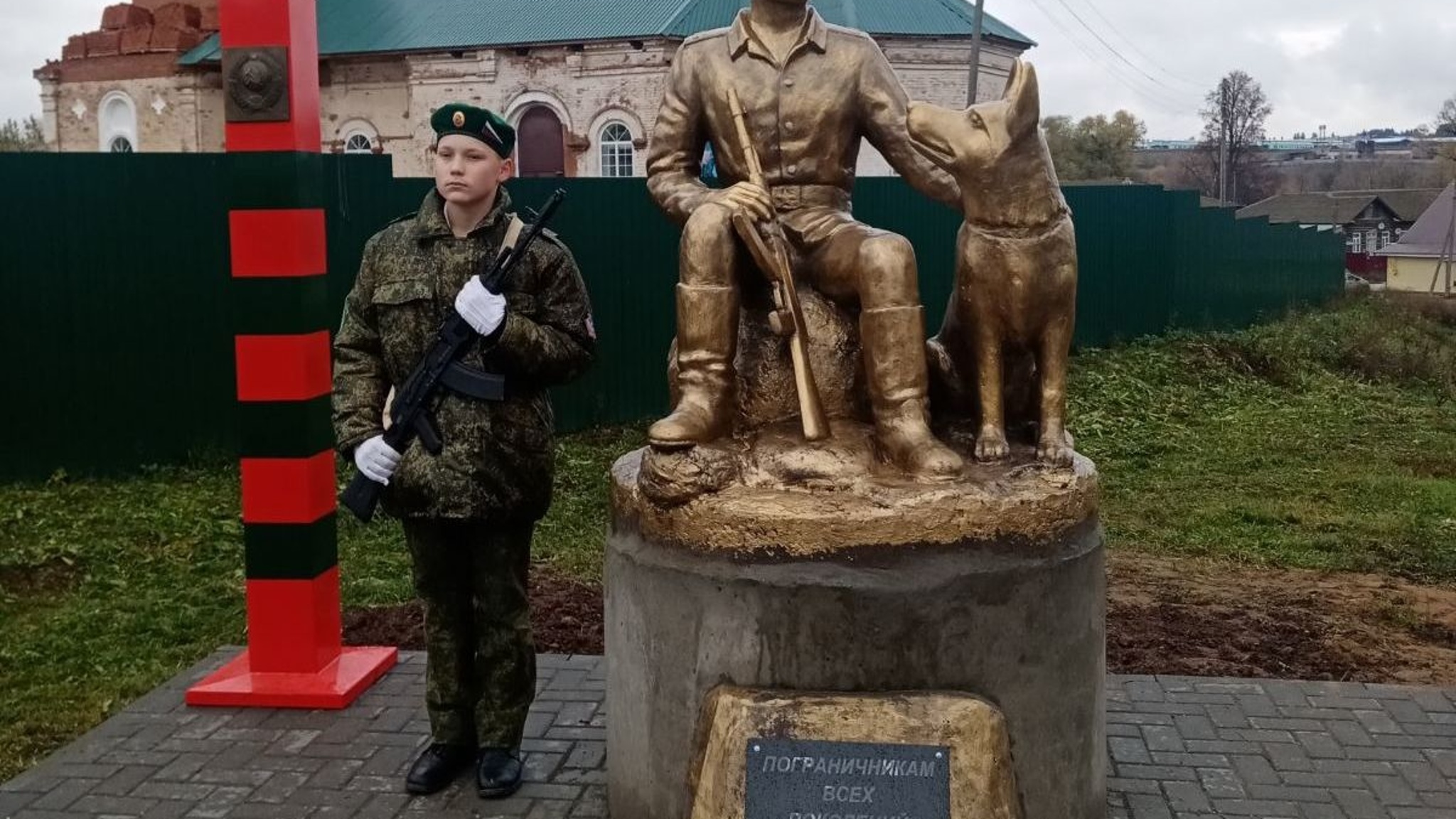Памятник пограничникам открыли в селе Бабино Завьяловского района