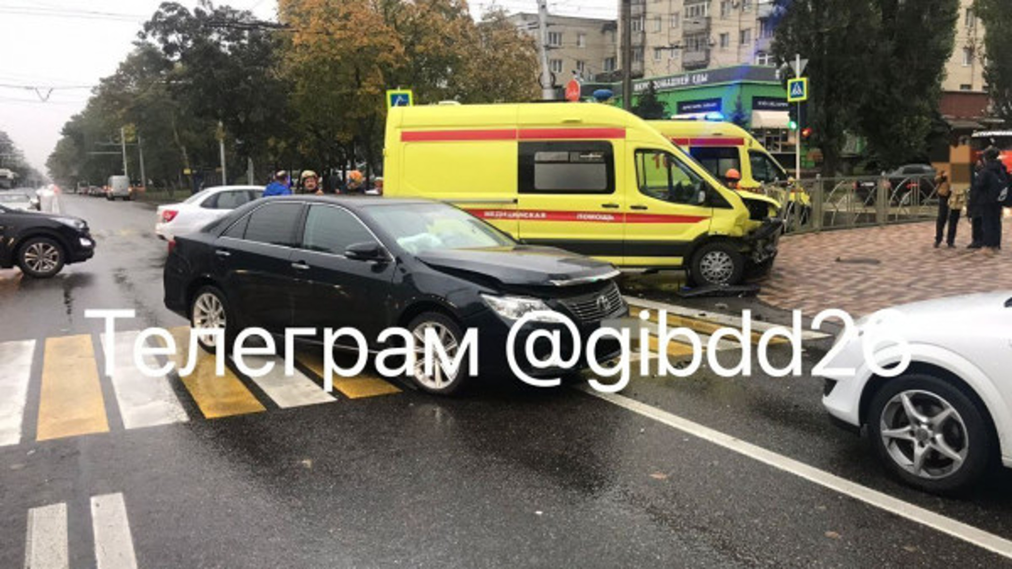Реанимобиль попал в ДТП в центре Ставрополя: пострадала фельдшер скорой