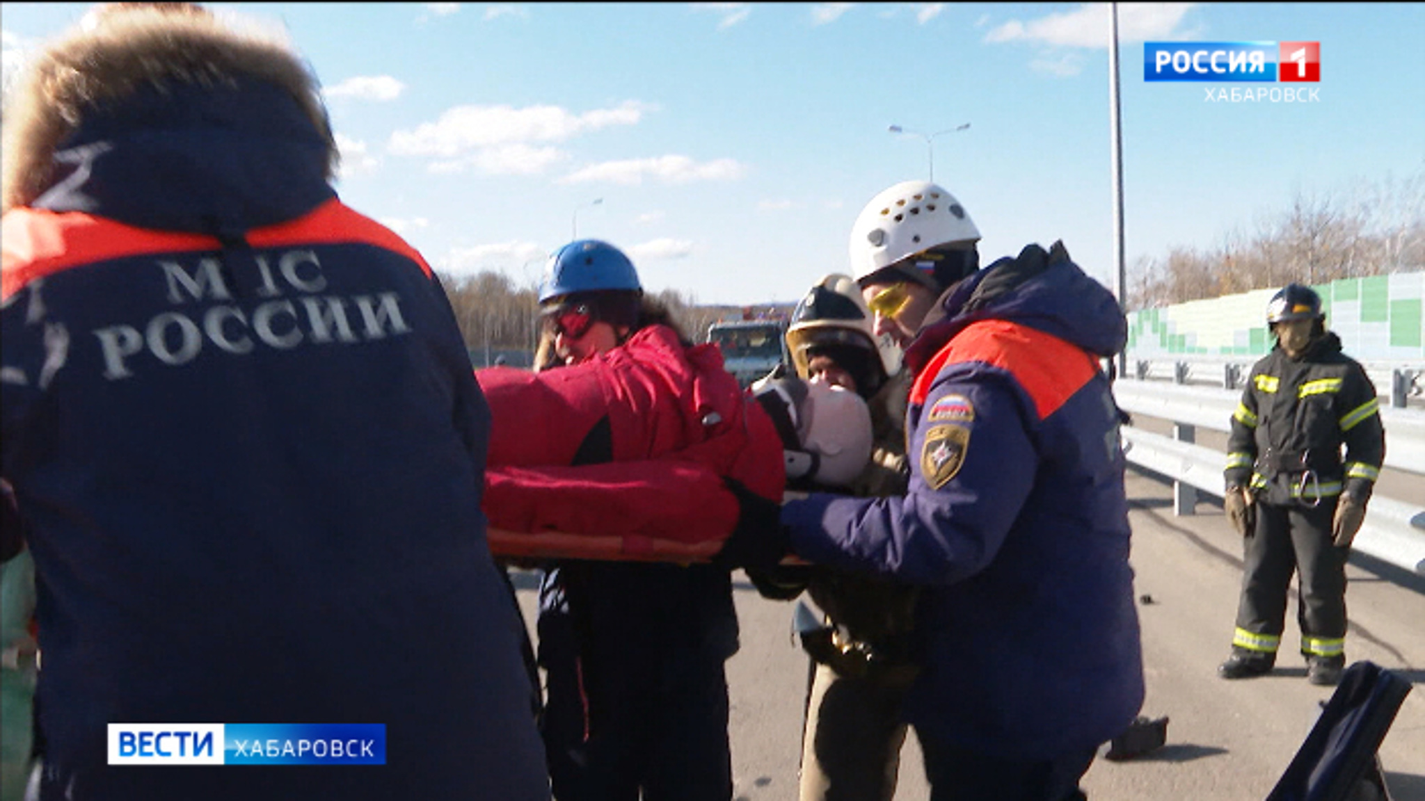 Движение не останавливали: межведомственные учения прошли на трассе "Обход Хабаровска"