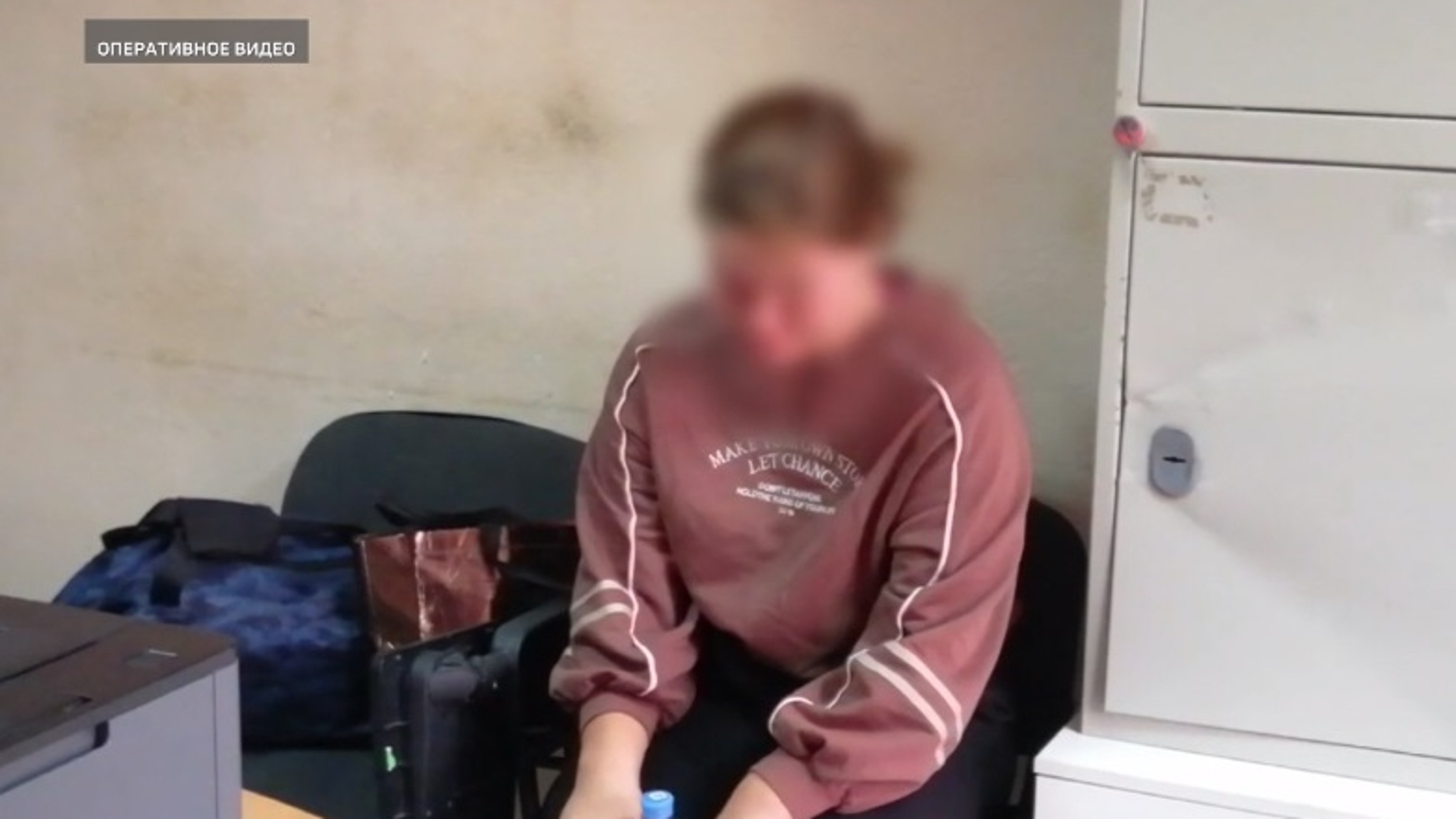 Десятки свертков с наркотиками и тайники обнаружили полицейские у молодой тюменки