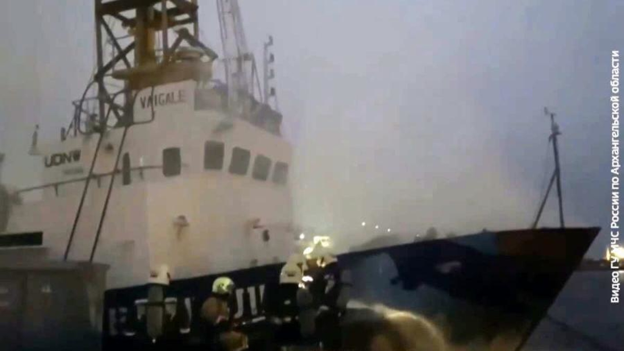 В Архангельске на "Красной Кузнице" ликвидирован пожар на рыболовецком судне