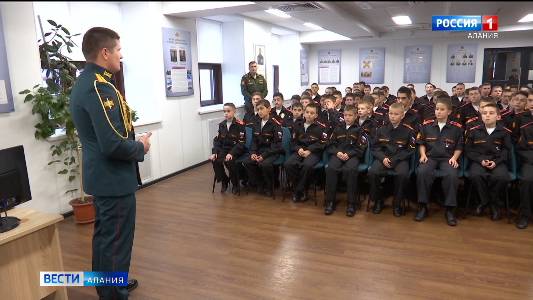 Более 200 писем отправили курсанты-суворовцы военнослужащим в зону проведения СВО