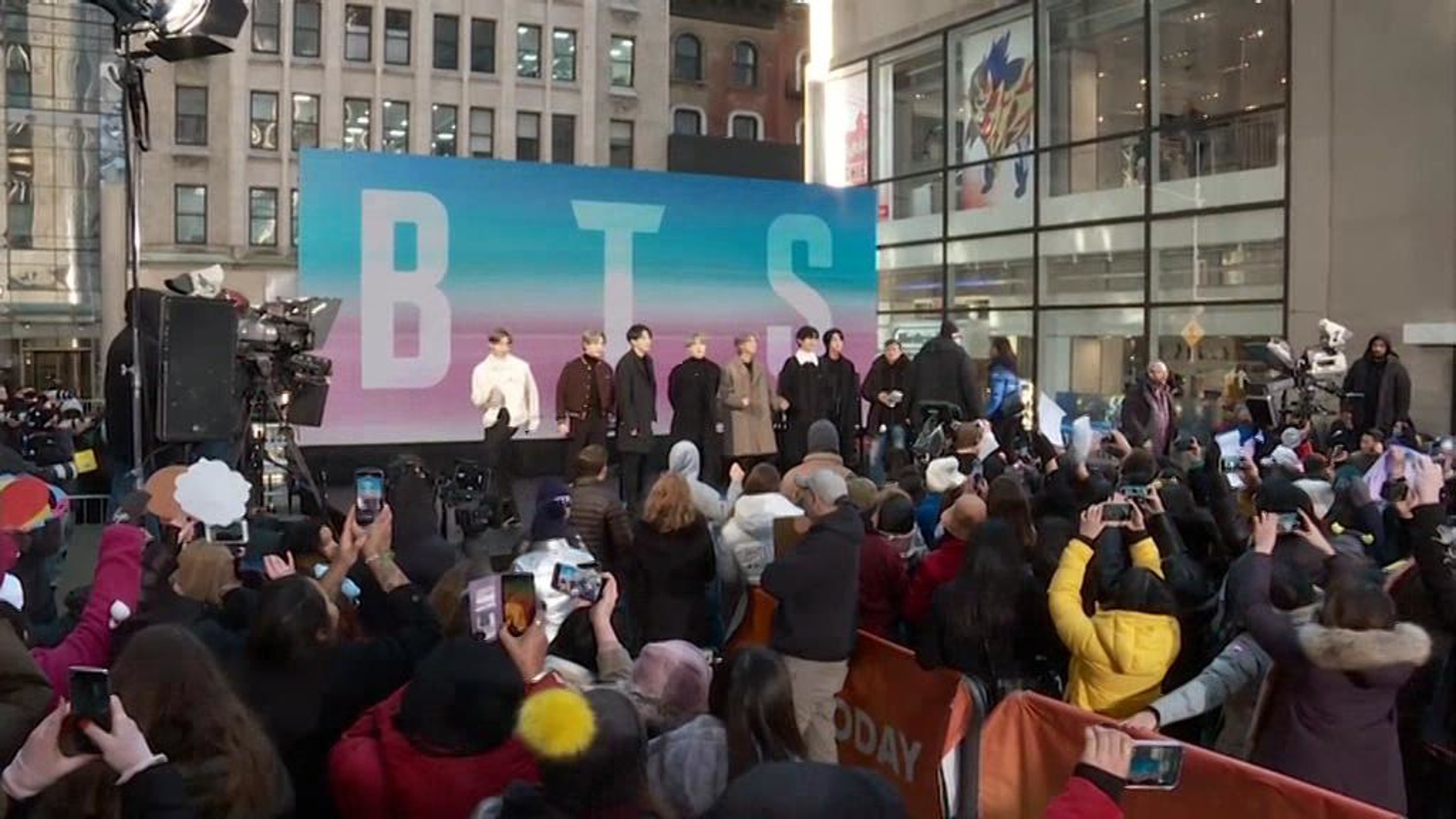 Южнокорейская группа BTS уходит в армию