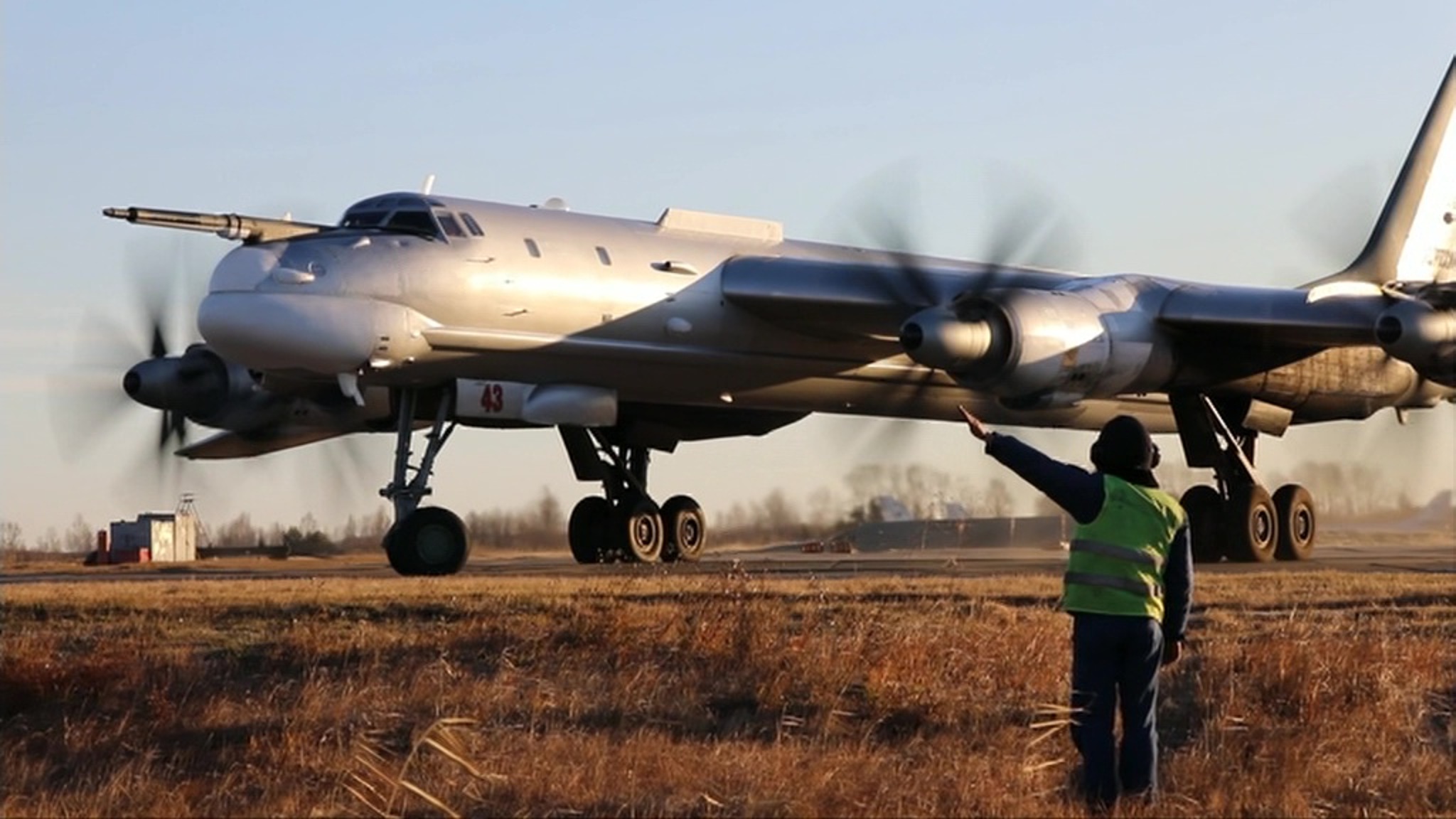 Российские "Медведи" выполнили 12-часовой плановый полет
