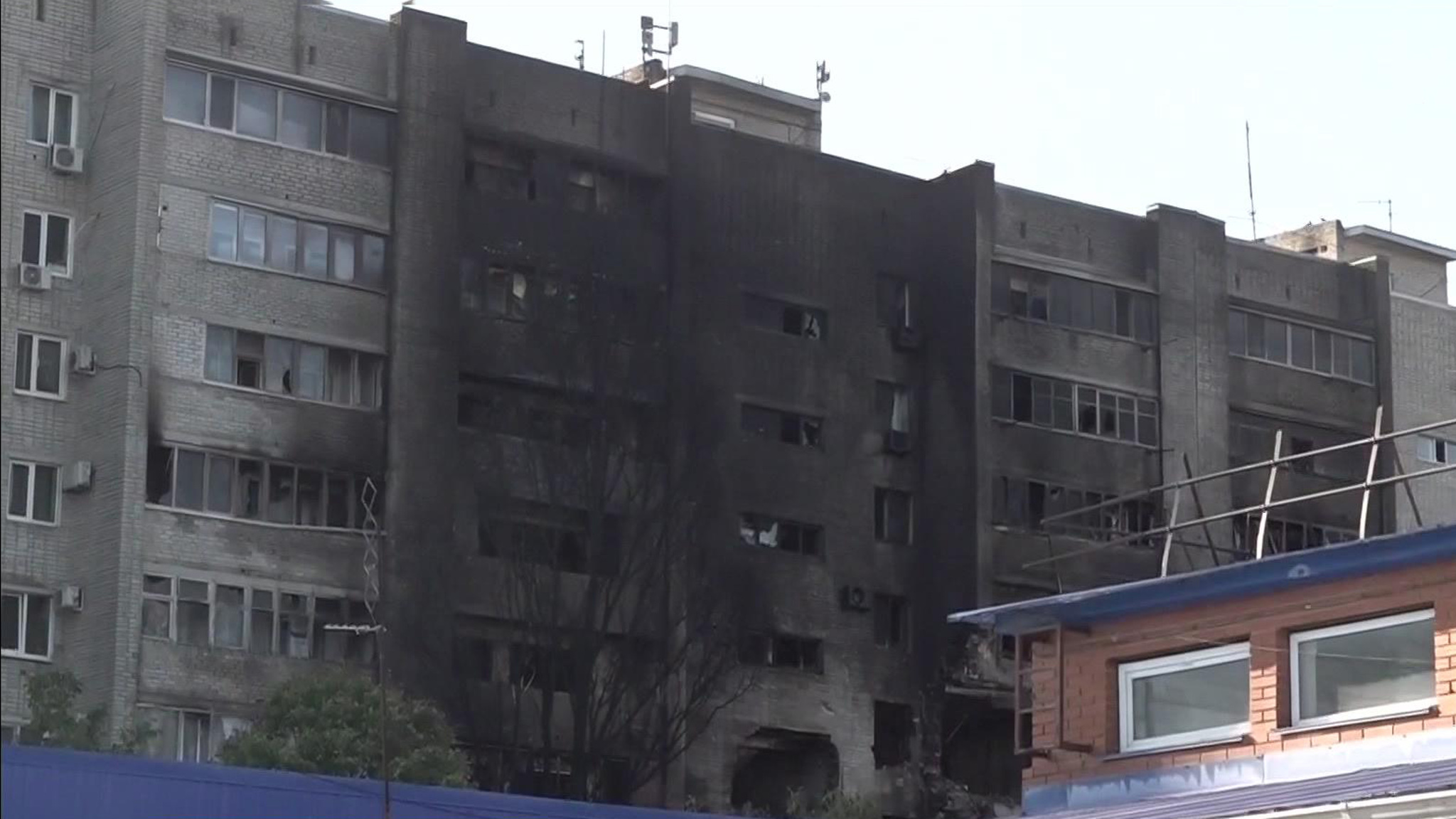 Жильцам пострадавшего дома в Ейске помогают власти и психологи