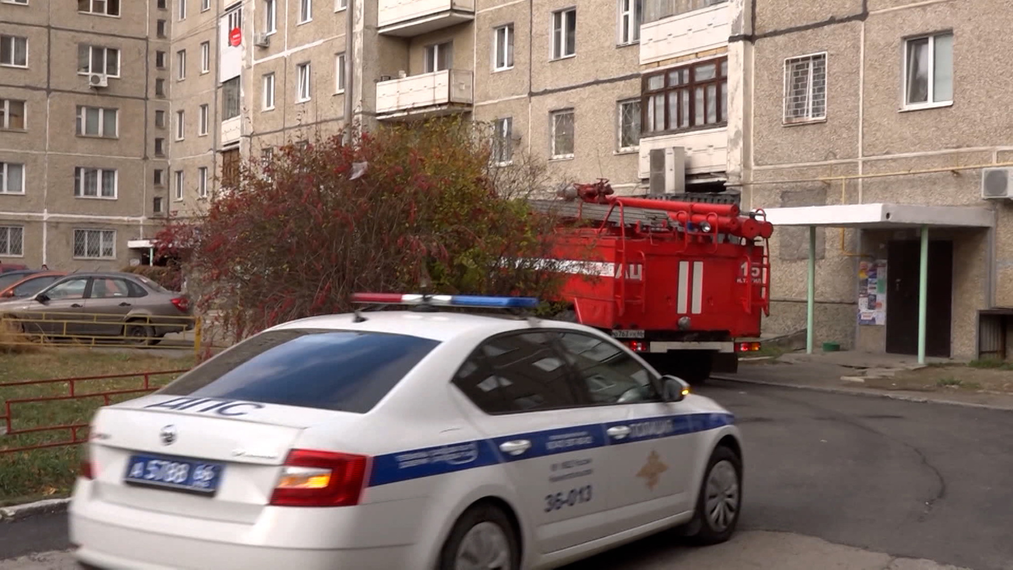 Кортежи из пожарных и полицейских машин выехали в рейды по свердловским дворам
