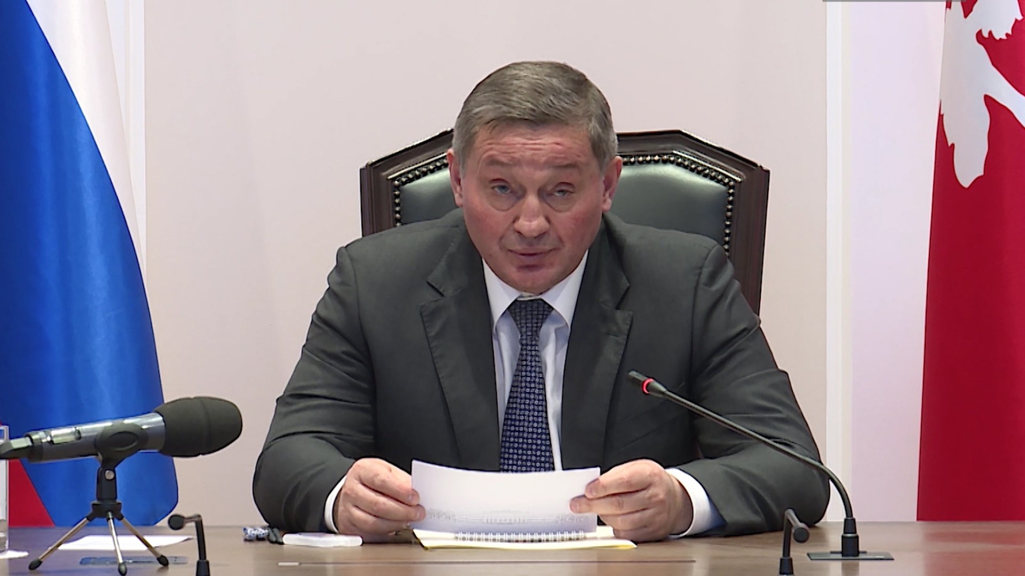 Губернатор Волгоградской области провел совещание по вопросам поддержки ЛНР
