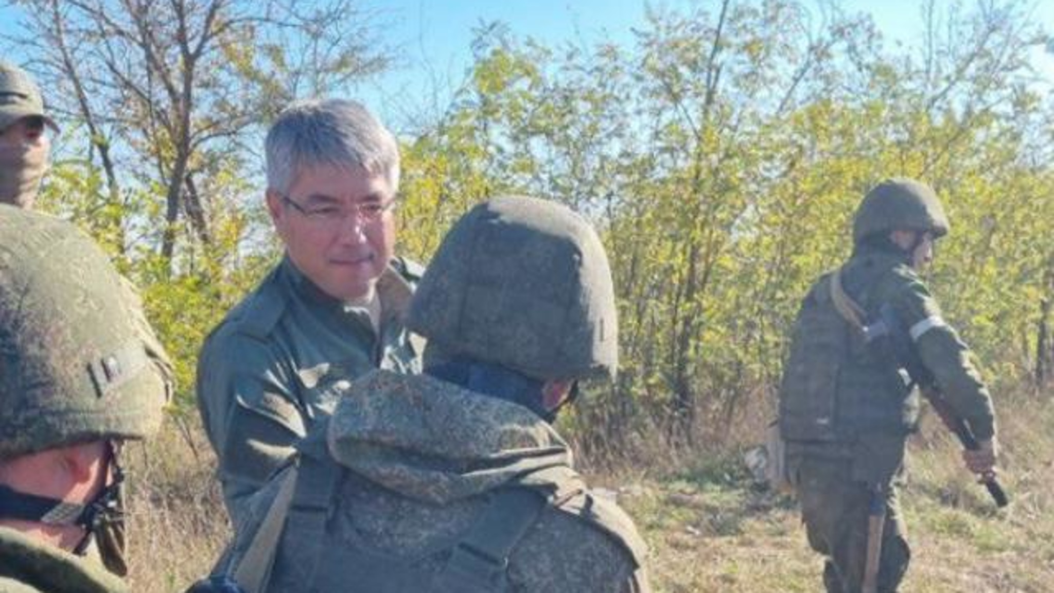 Глава Бурятии посетил мобилизованных в пункте подготовки в Запорожской области