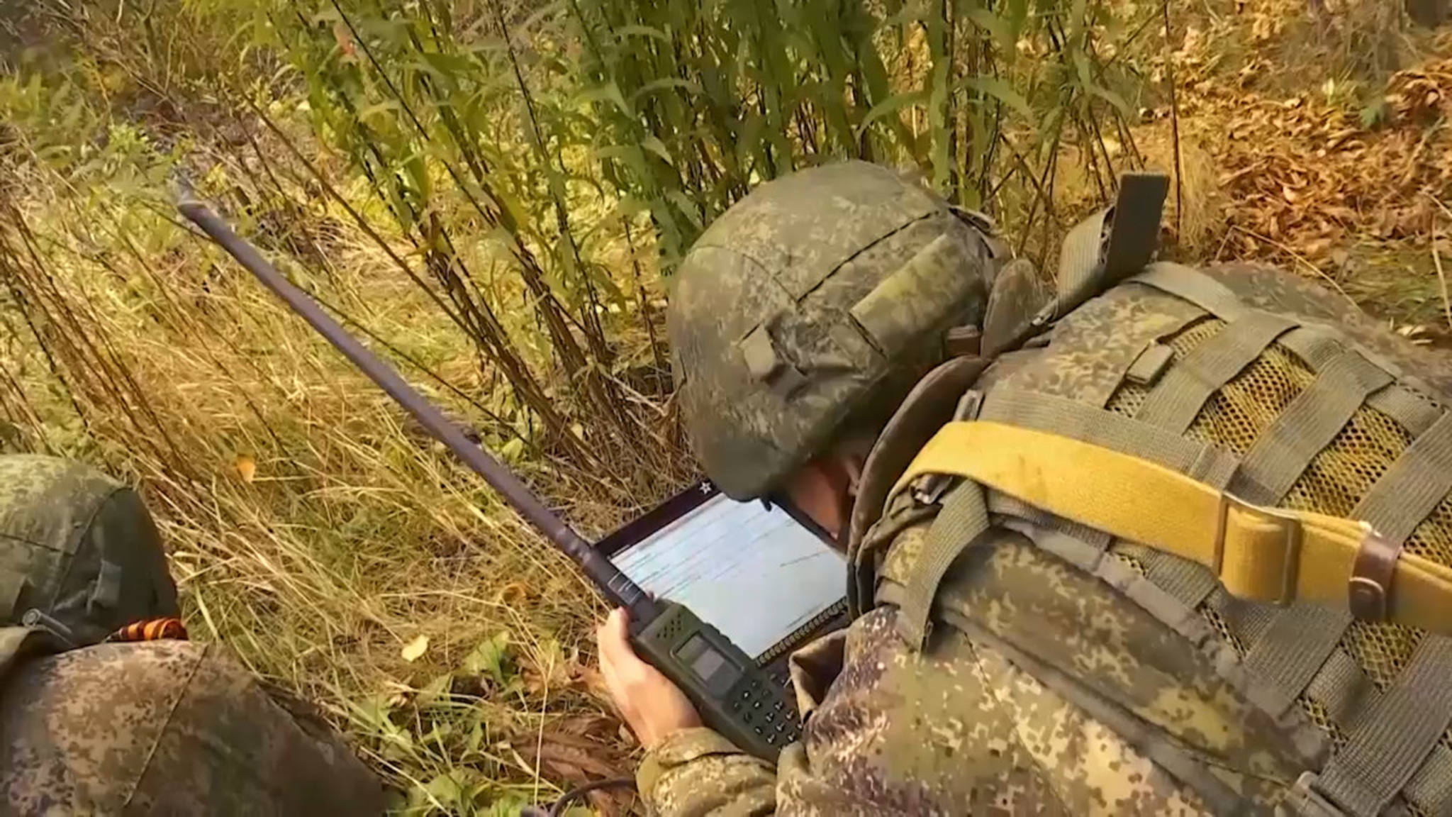 Минобороны показало кадры боевой работы военных связистов