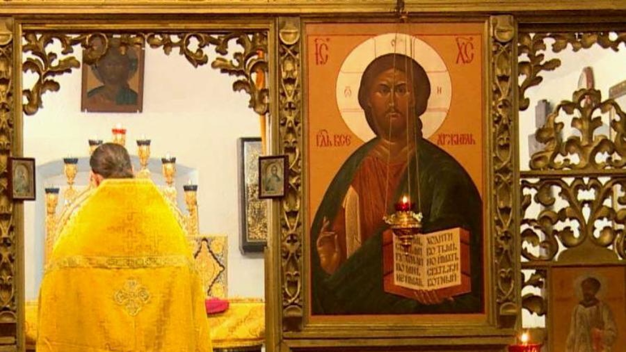 В храме Приморского района замироточила икона Христа Спасителя