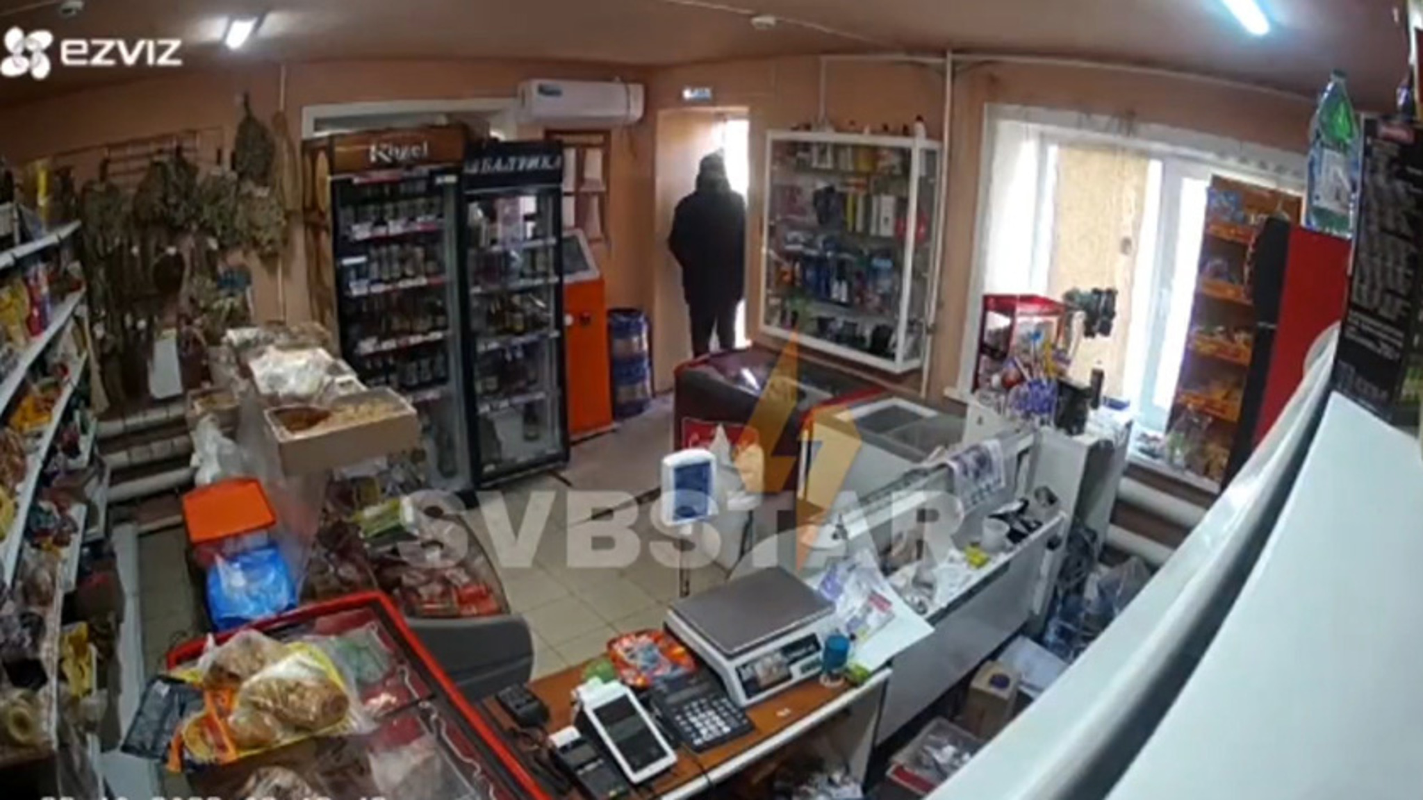Разбойное нападение на продавца магазина в Свободном расследуют полицейские