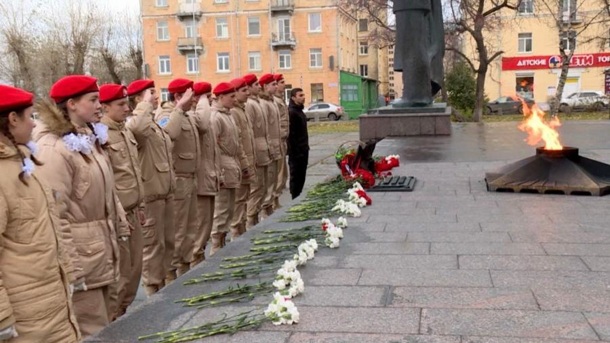 В поддержку военных сегодня в Архангельске провели патриотический концерт