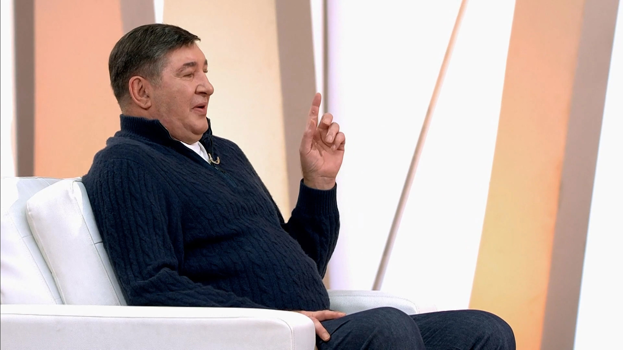 Родина дороже. Кожевников вспомнил, как его пытались купить за чемодан денег