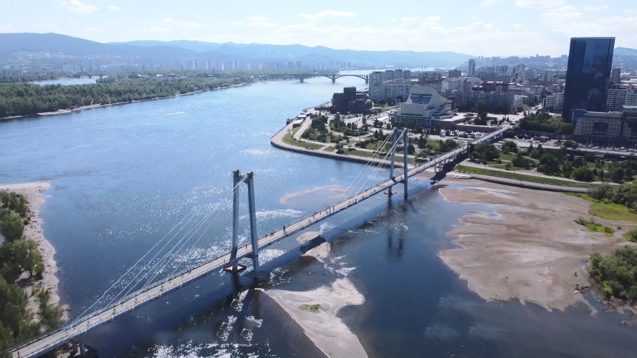 На Красноярской ГЭС начался плановый сброс воды