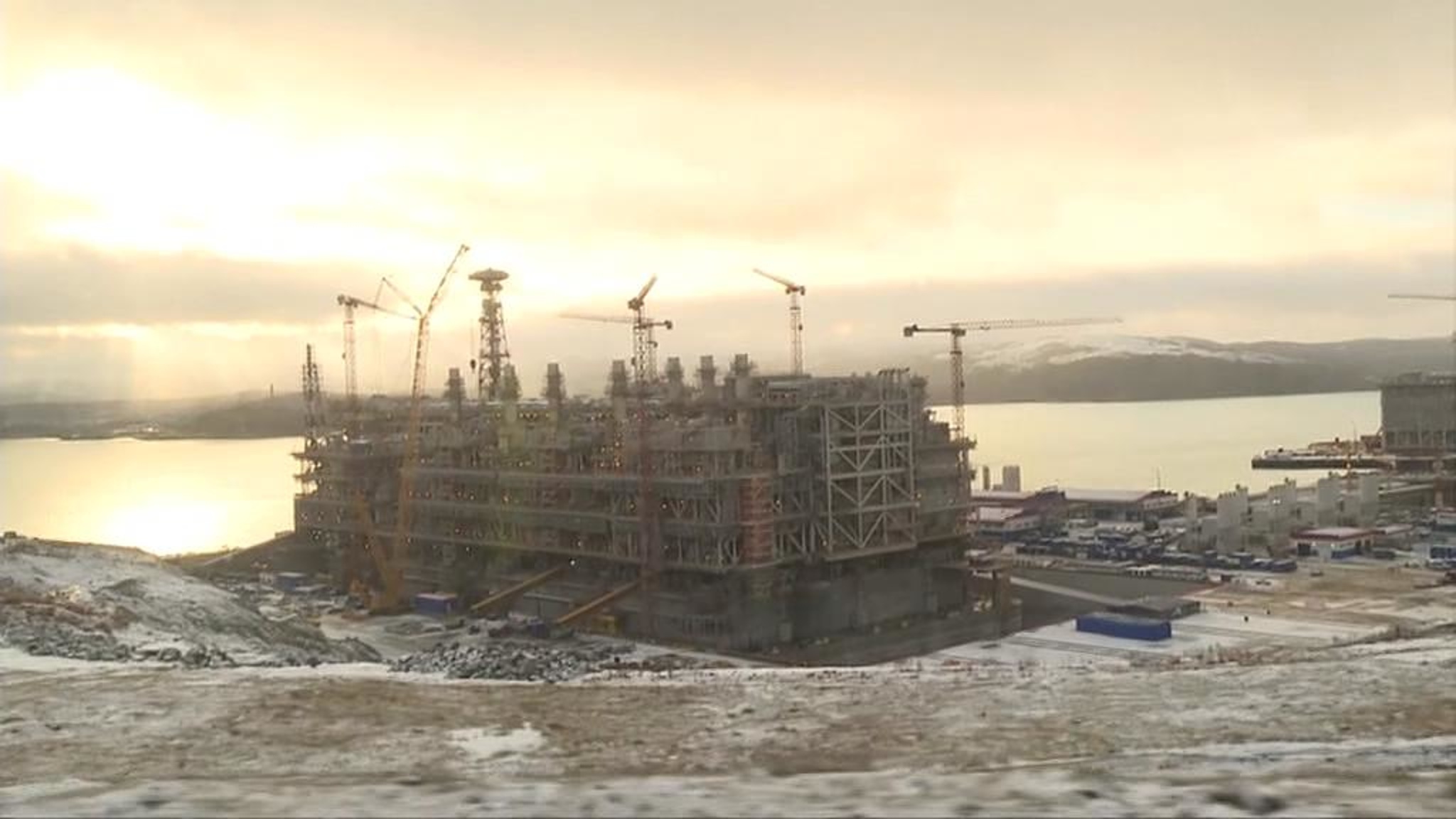 Школьники посетили Центр строительства крупнотоннажных морских сооружений "НОВАТЭКа"