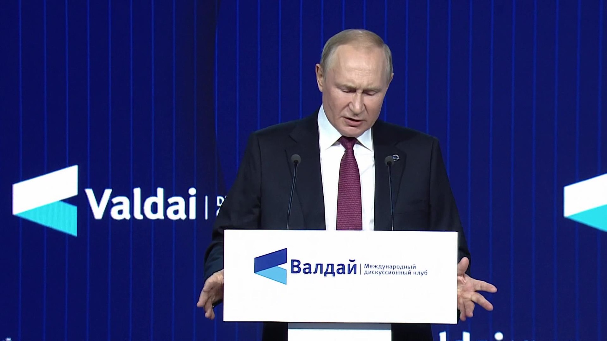 Сваливать все на "козни Кремля" – безмозглая стратегия, отметил Путин