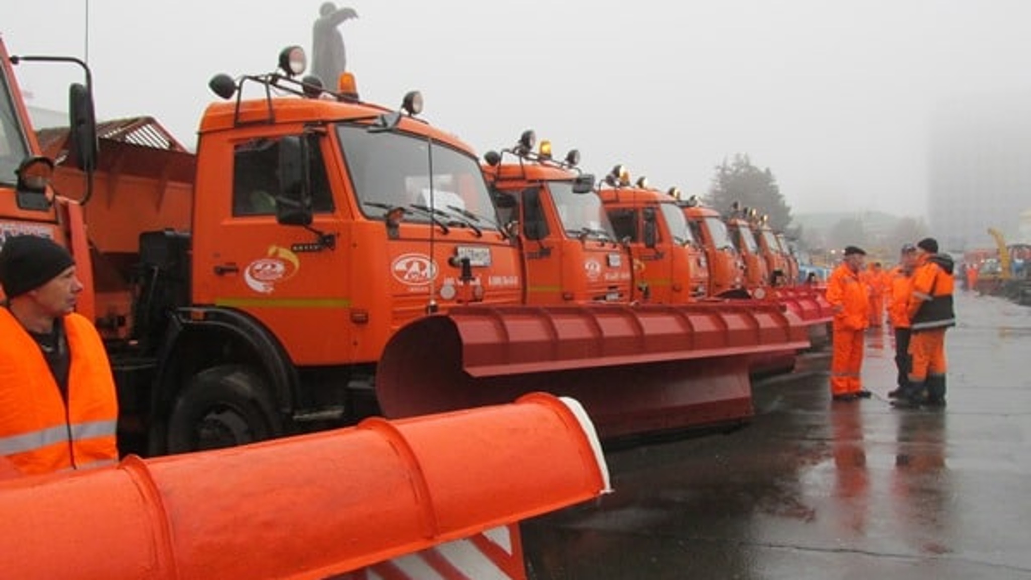 В ночь на 28 октября в 19 районах на уборку дорог вышла техника