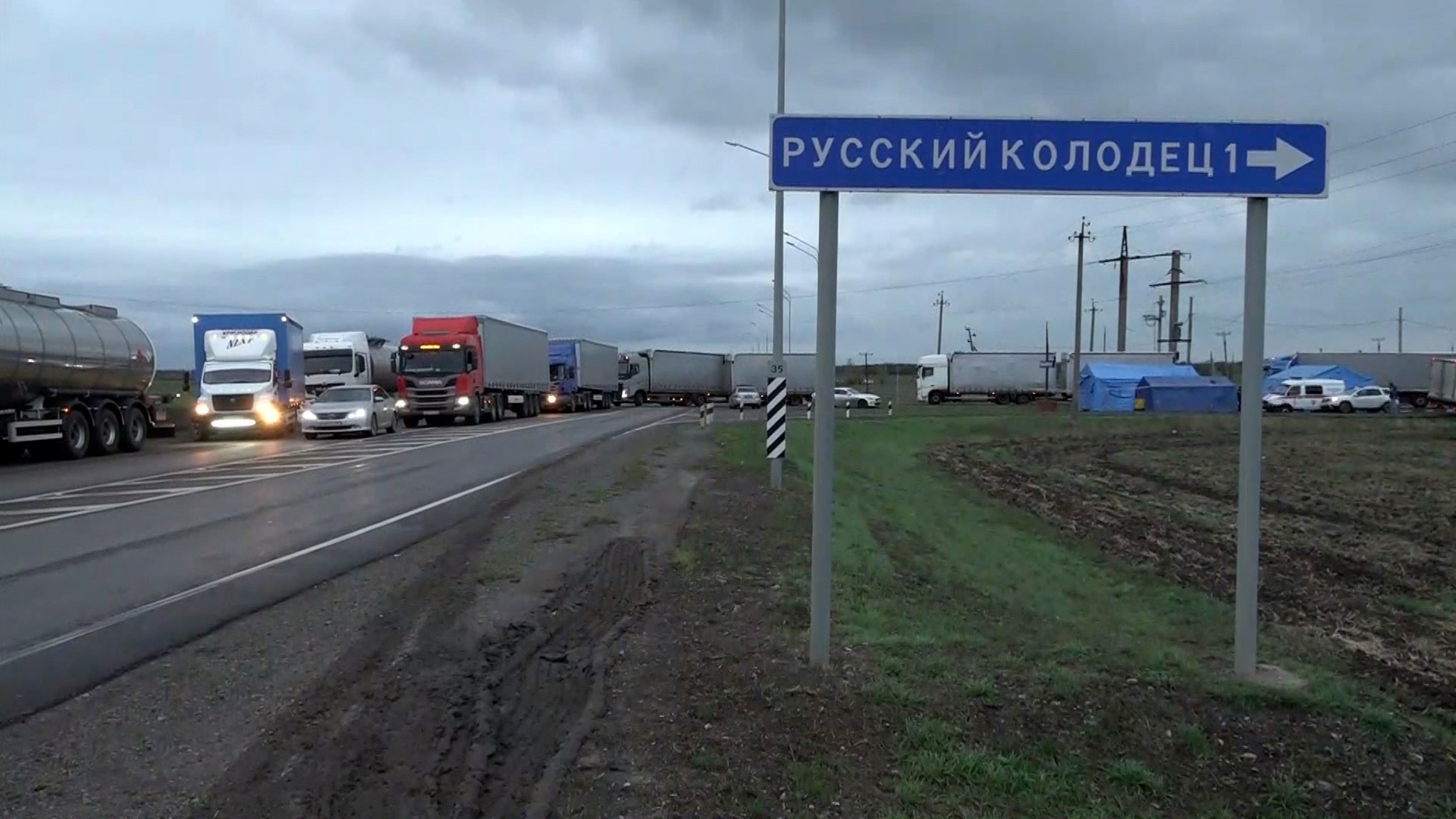 Водители везут грузы в Крым по трассе Таганрог – Джанкой