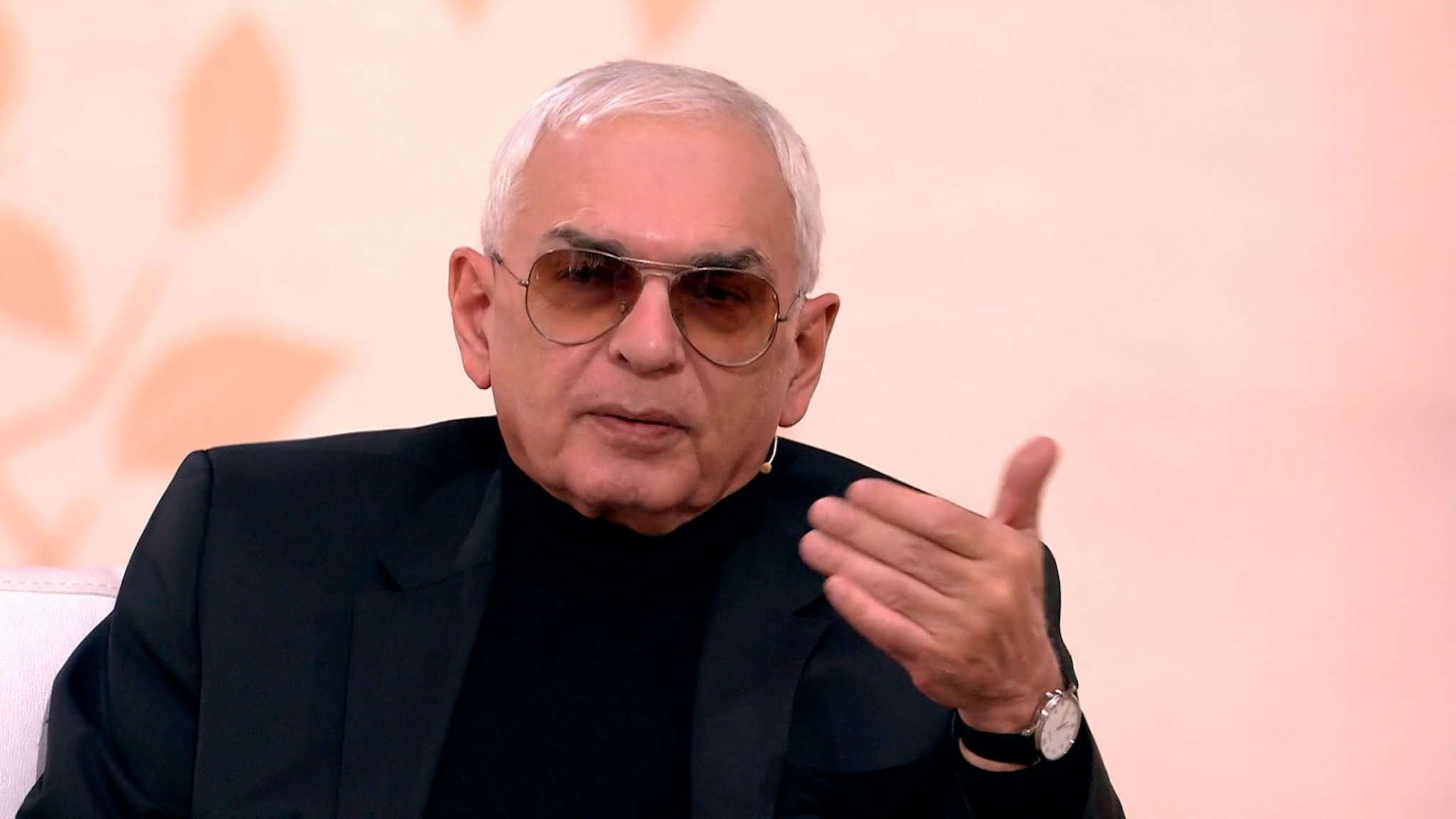 Карен Шахназаров рассказал, кто привил ему интерес к политике