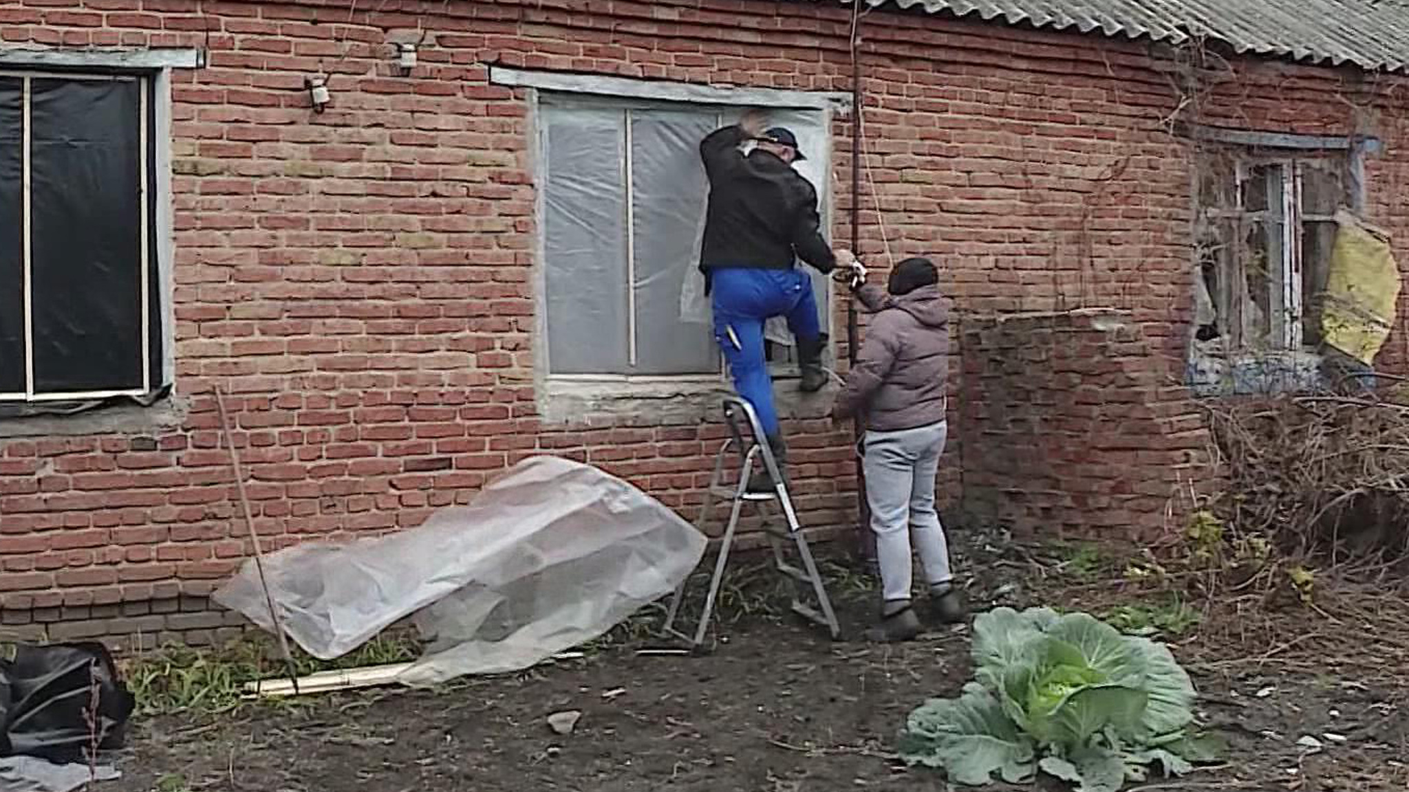 Украинский снаряд повредил дома в селе под Белгородом