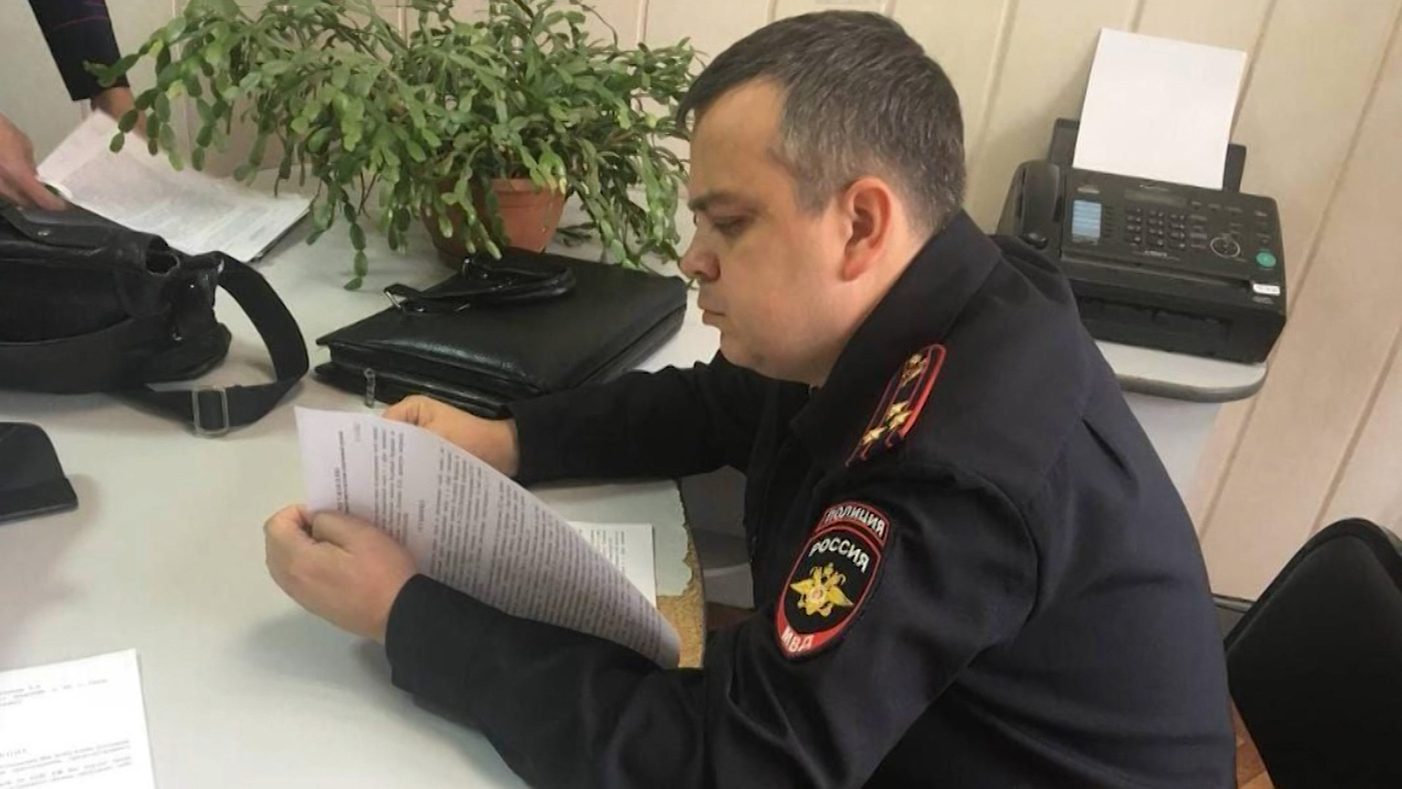 Начальник омского отдела полиции покровительствовал знакомой, торгующей контрафактом