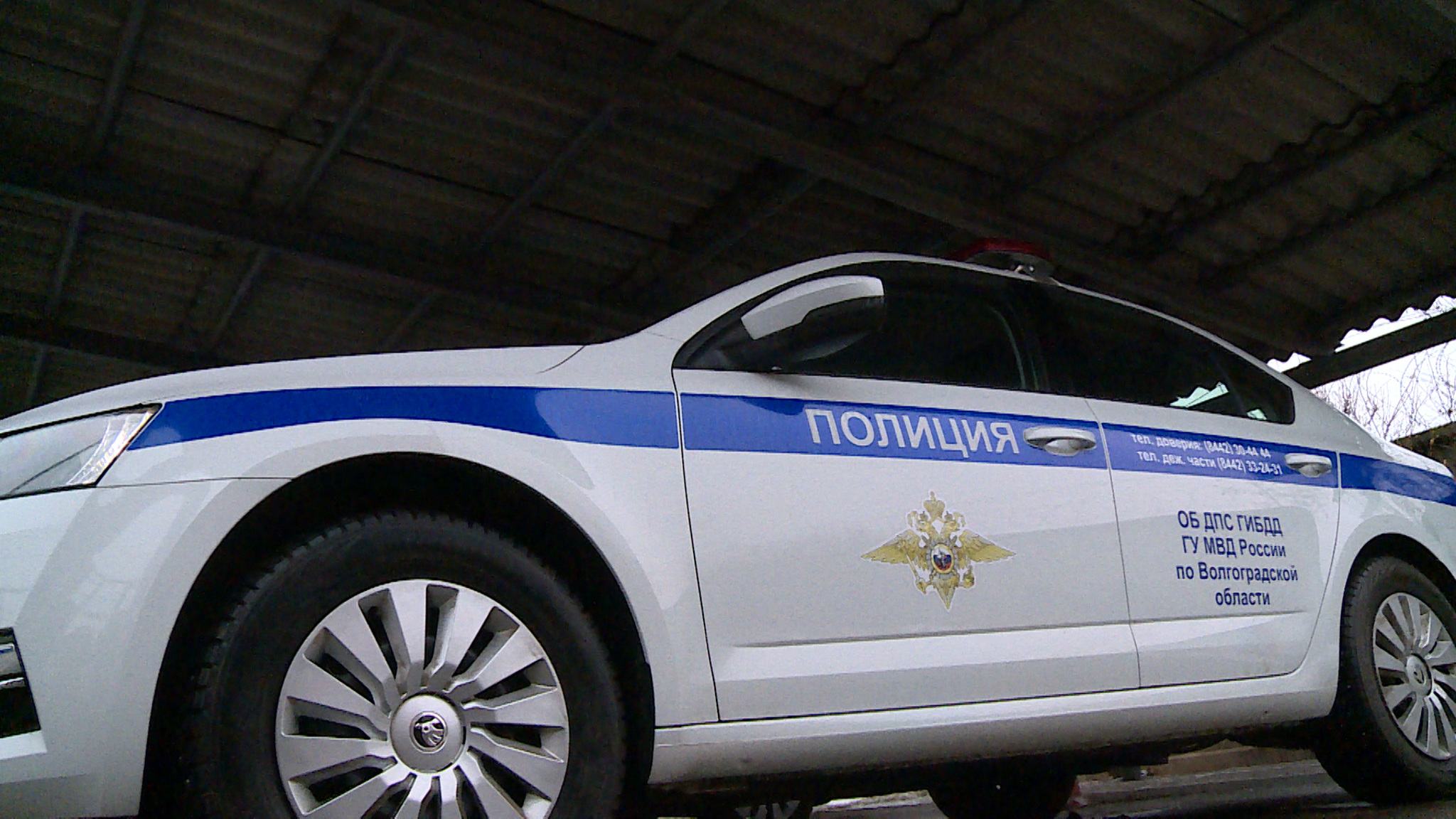 Волгоградские полицейские изъяли у прохожего пакет с марихуаной