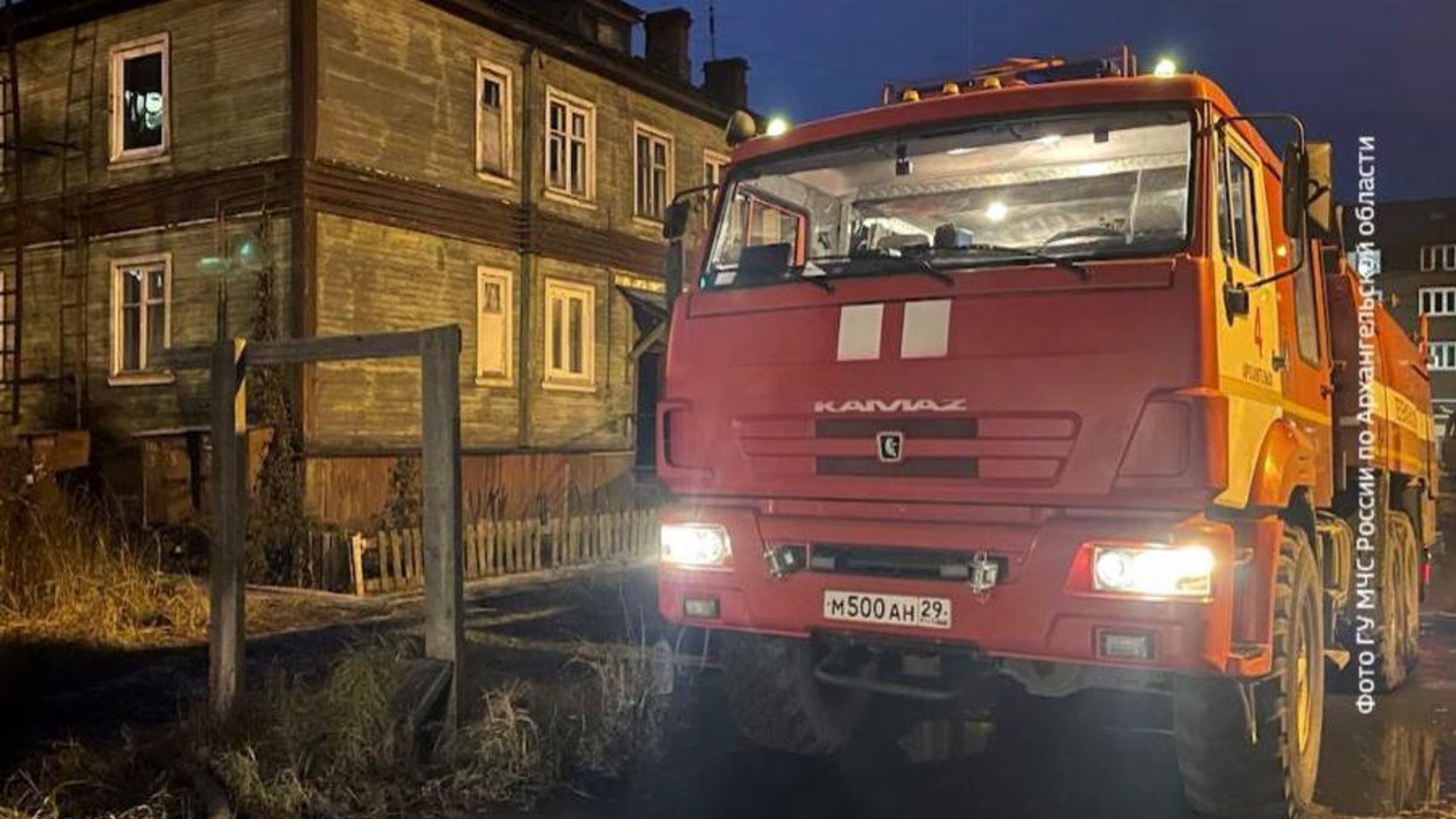 Сегодня утром в Соломбале горел деревянный жилой дом