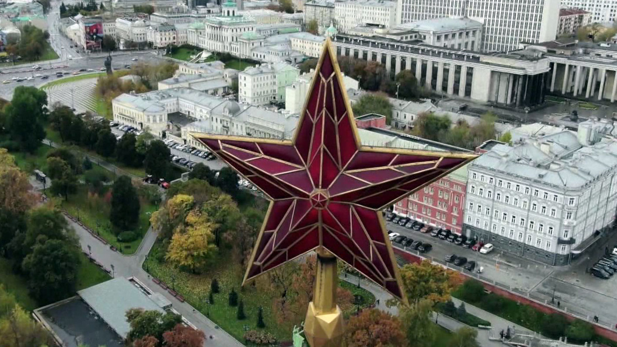 Из чего сделаны звезды Кремля и почему они почти никогда не гаснут