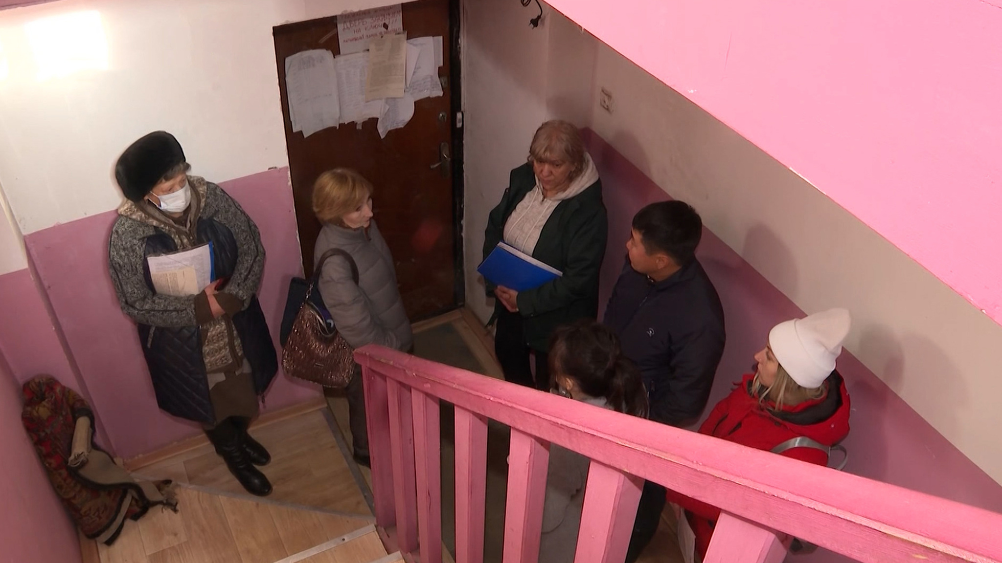 Дольщики с детьми выживают в квартирах без отопления и электричества