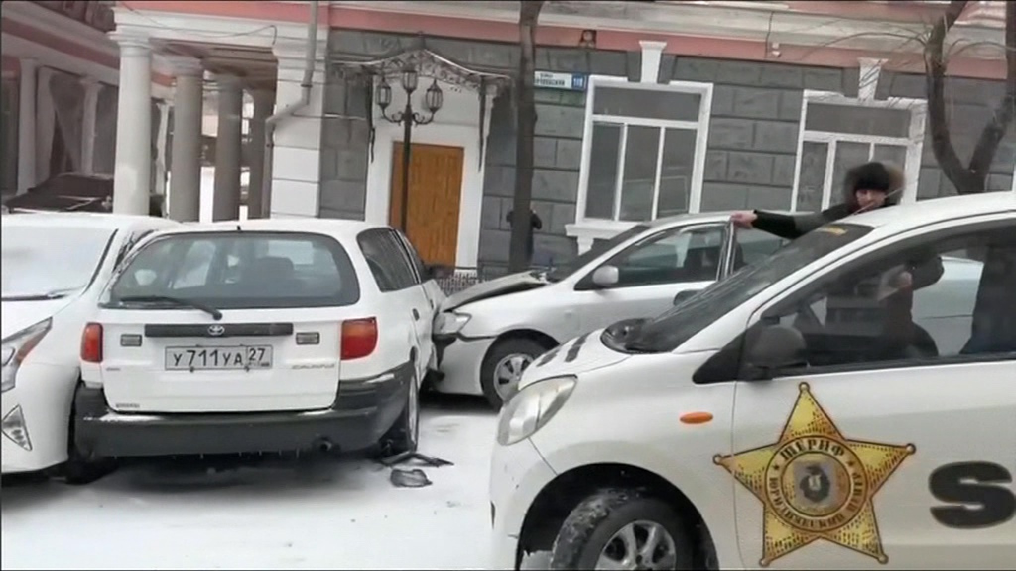 Снежный циклон в Хабаровске привел к массовым ДТП на дорогах
