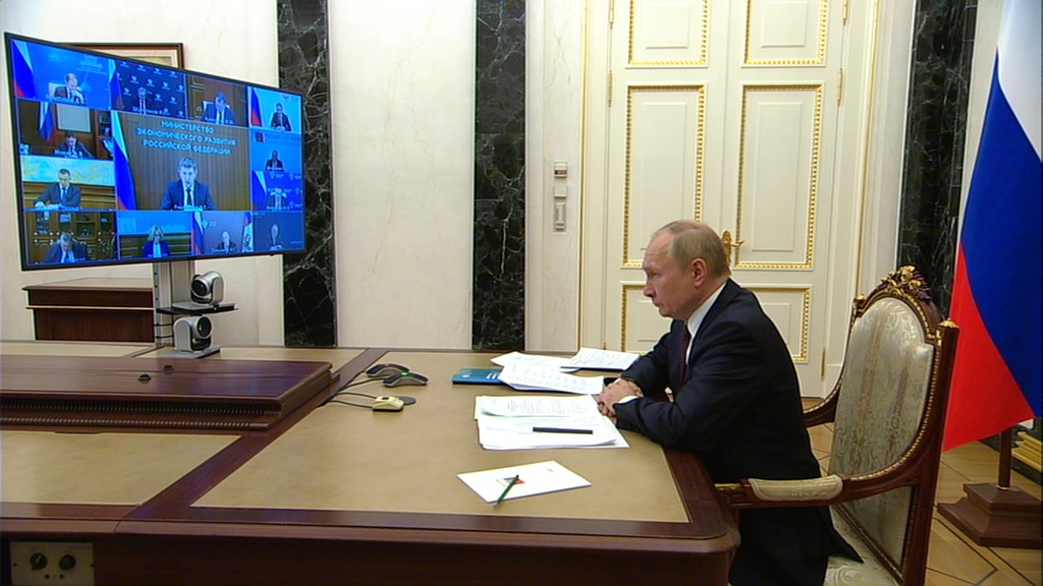 Подходы правительства в сфере инвестиций Путин назвал смелыми и творческиими