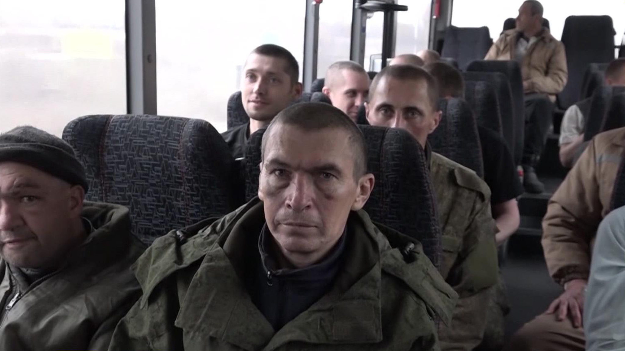 Освобожденных солдат и офицеров отправили на реабилитацию