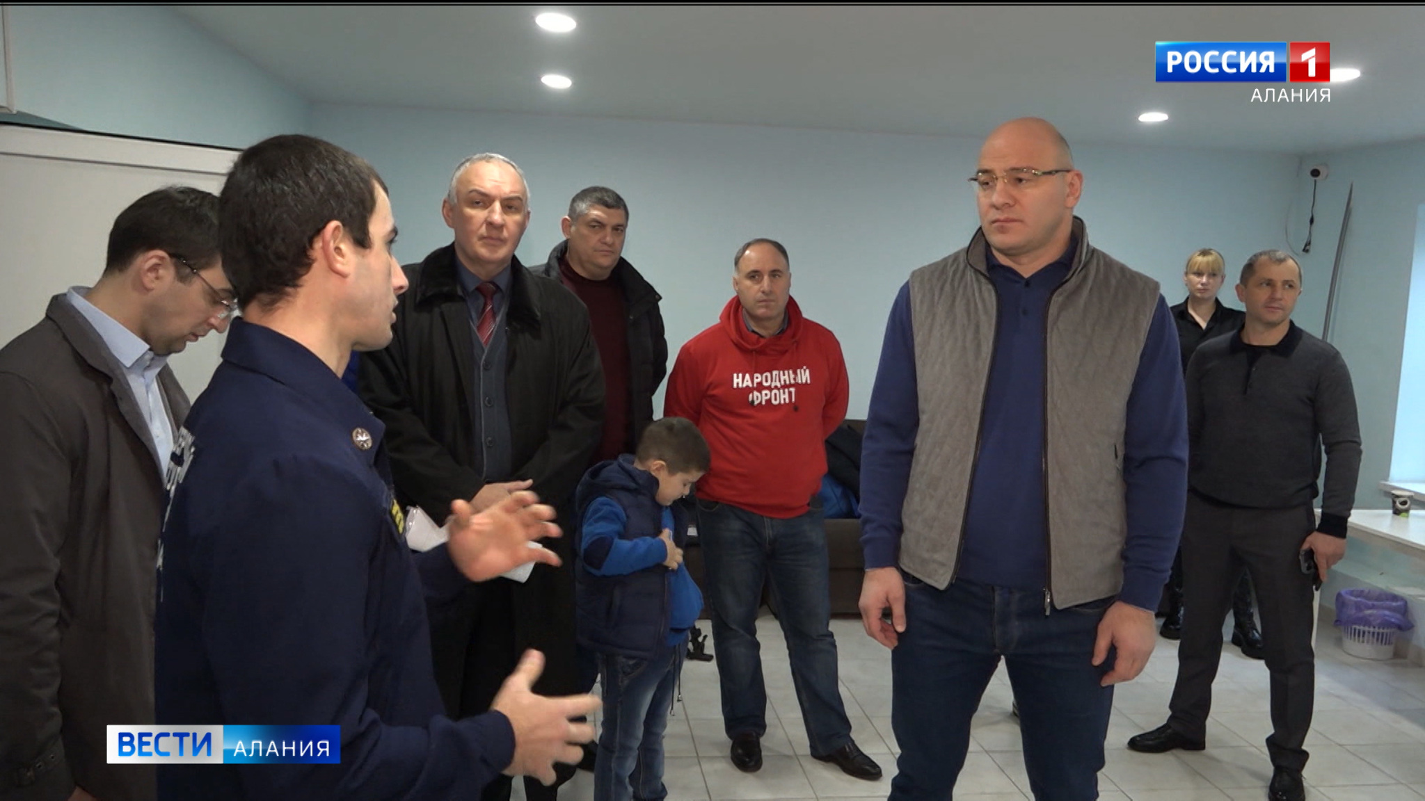 Артур Таймазов посетил колл-центр республиканского штаба волонтеров движения "Мы вместе"