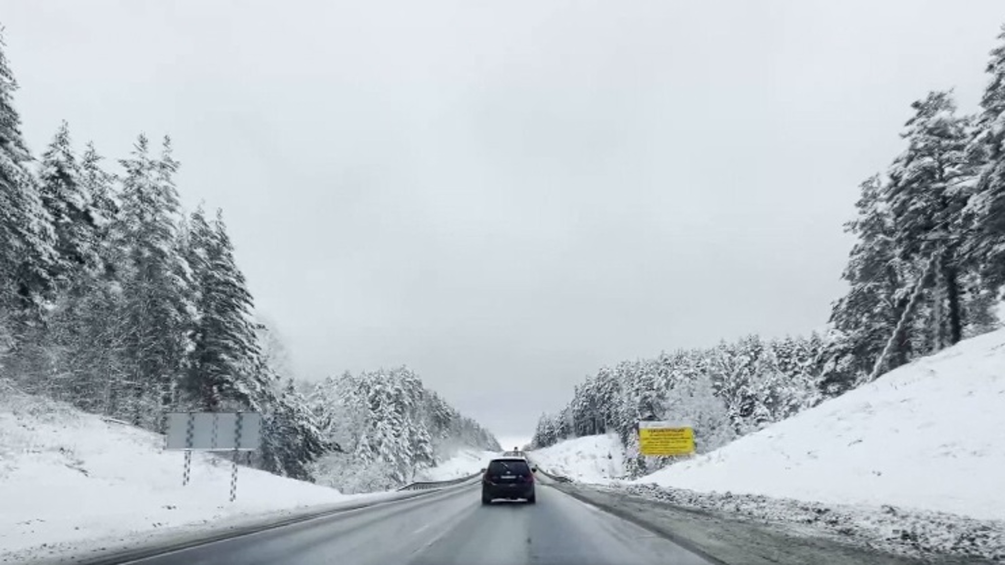 Погодные условия осложнили дорожную обстановку в Тюменской области