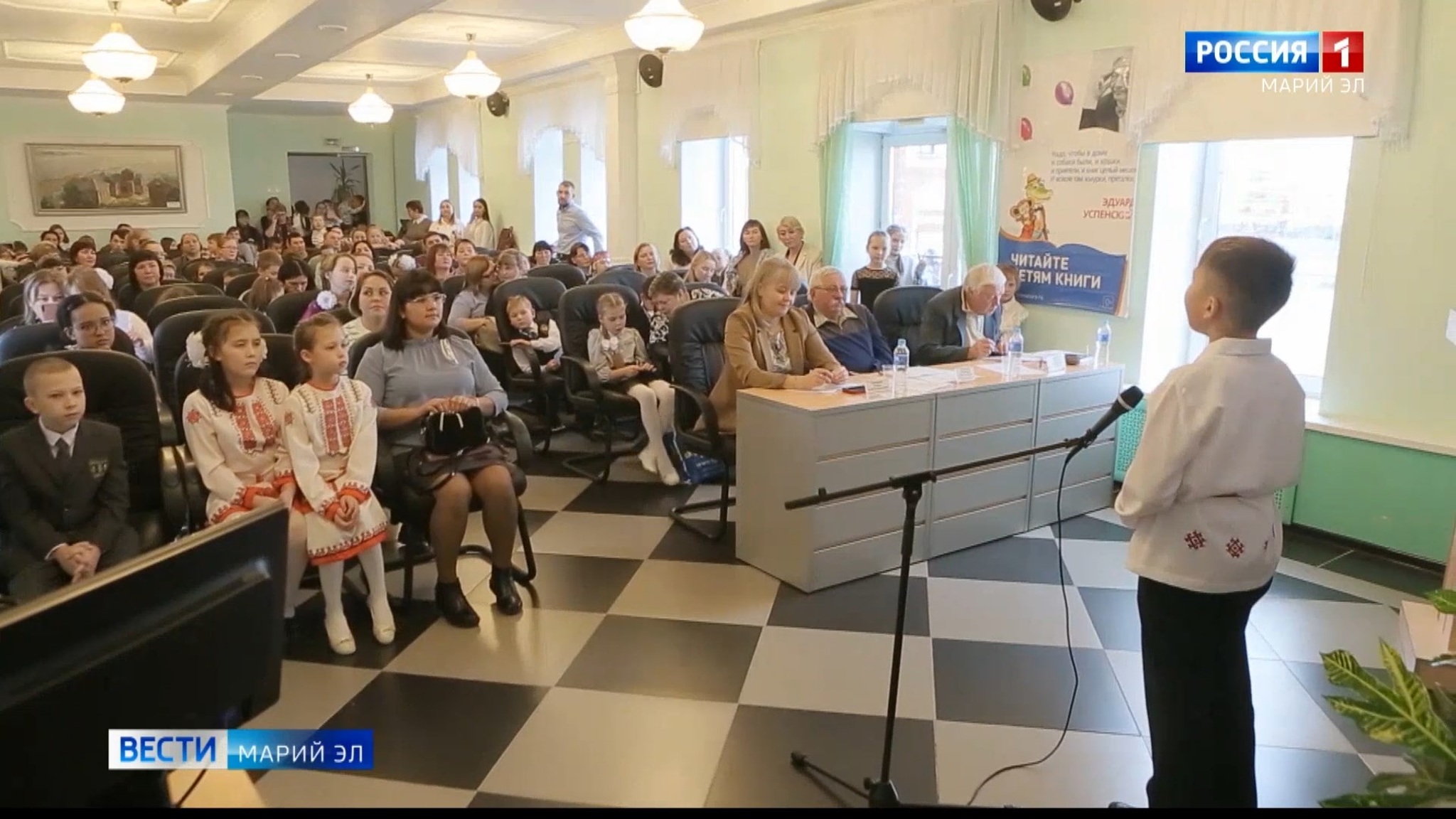 Школьники и студенты Марий Эл читали стихи в рамках конкурса "Люблю тебя, мой край родной"