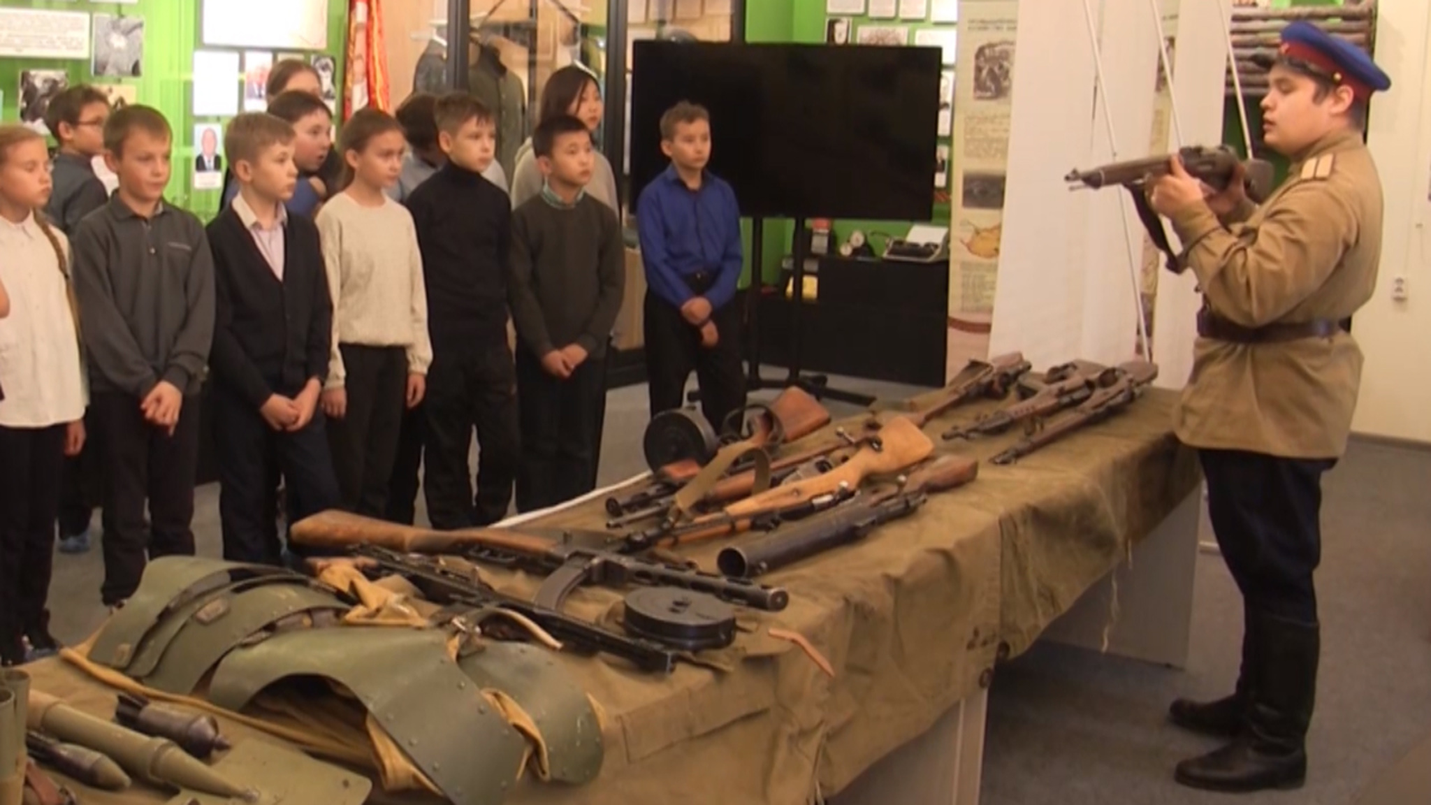 Выставка "Чита – город трудовой доблести" приехала в Забайкальск