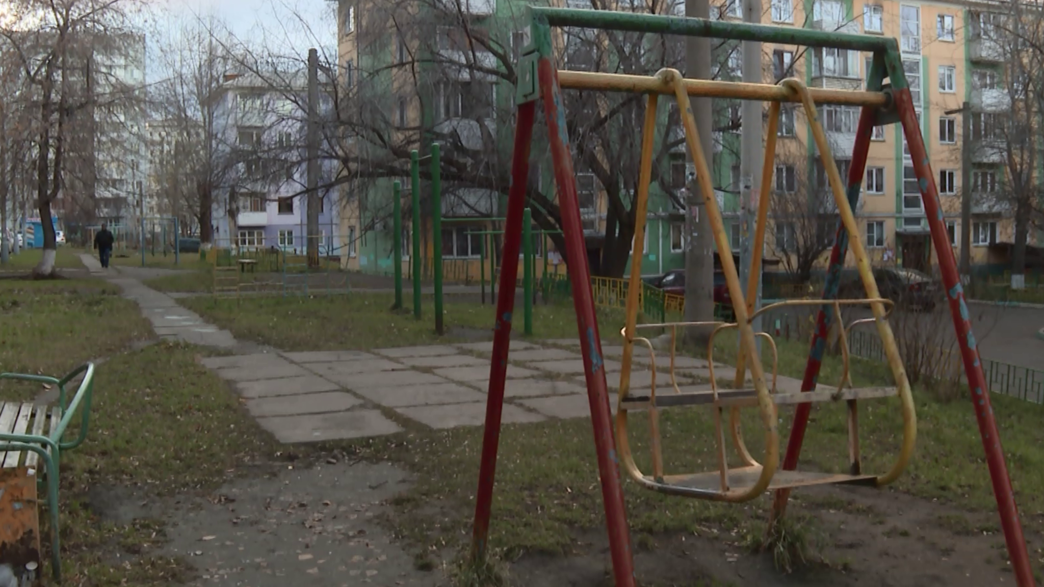 Жители одного из домов на Красноярском рабочем живут в разрухе почти 5 лет