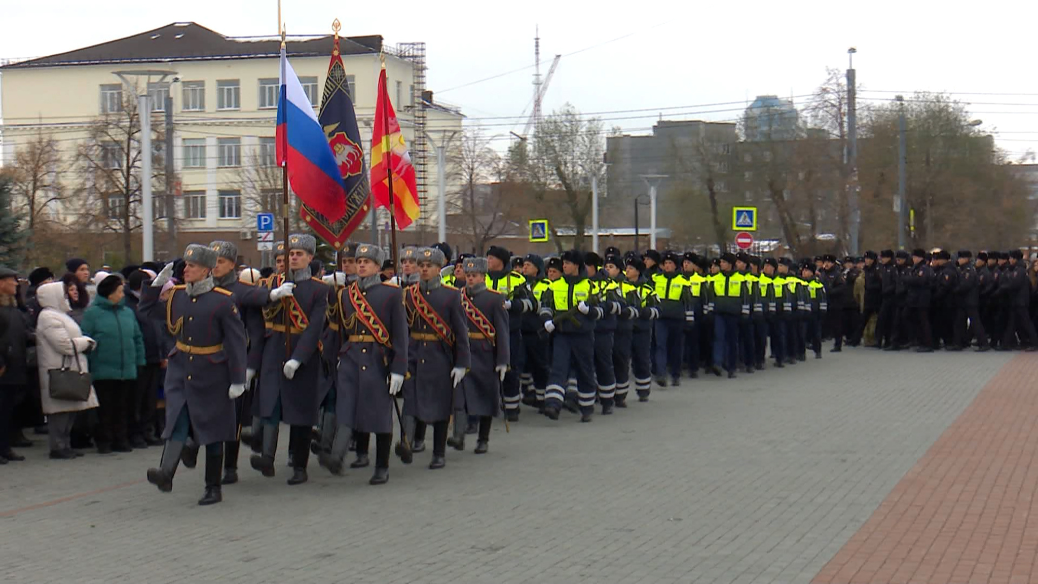 Память погибших сотрудников полиции и пожарных почтили на Южном Урале