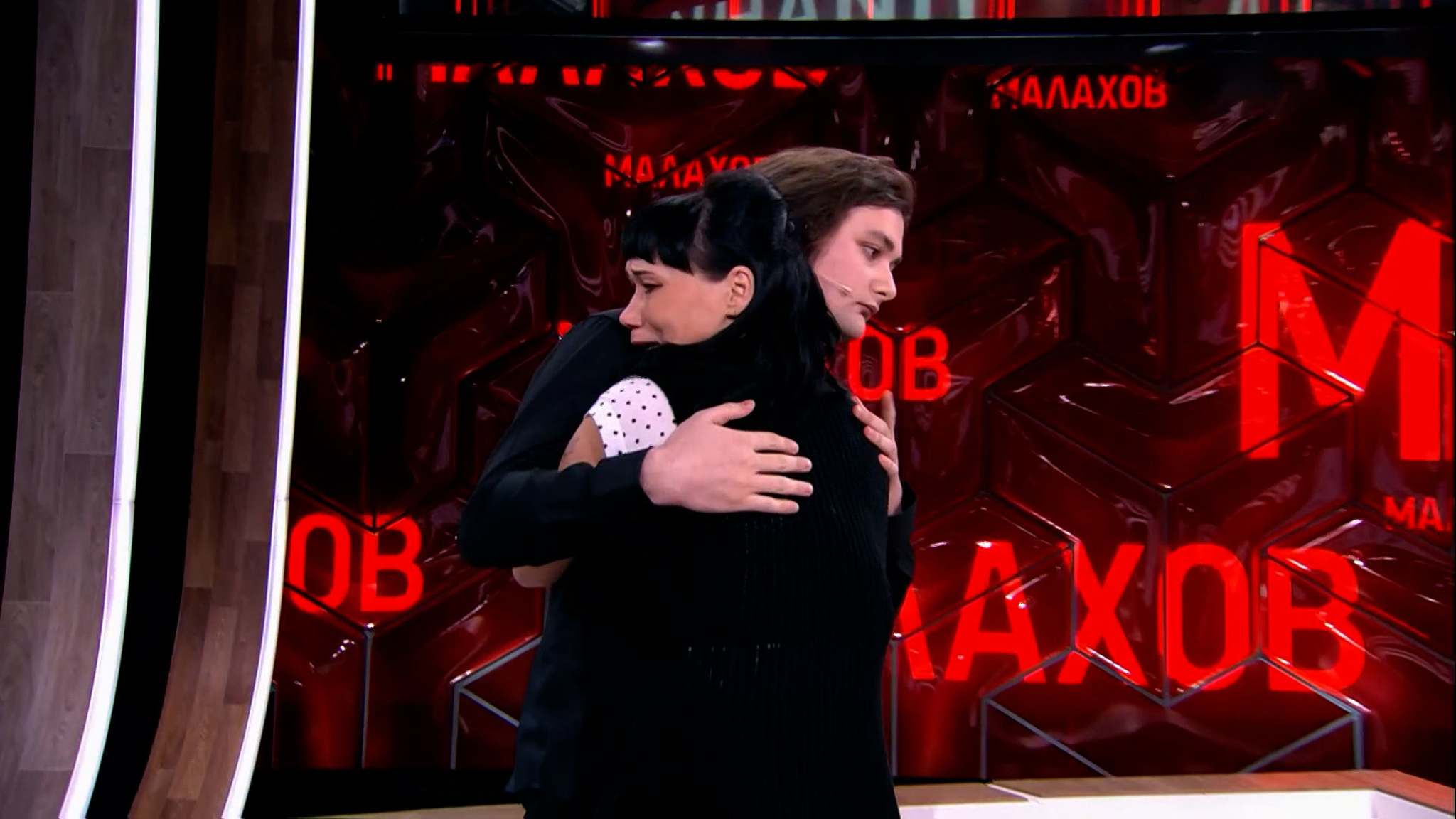 Талантливый музыкант впервые смог обнять сестру по отцу