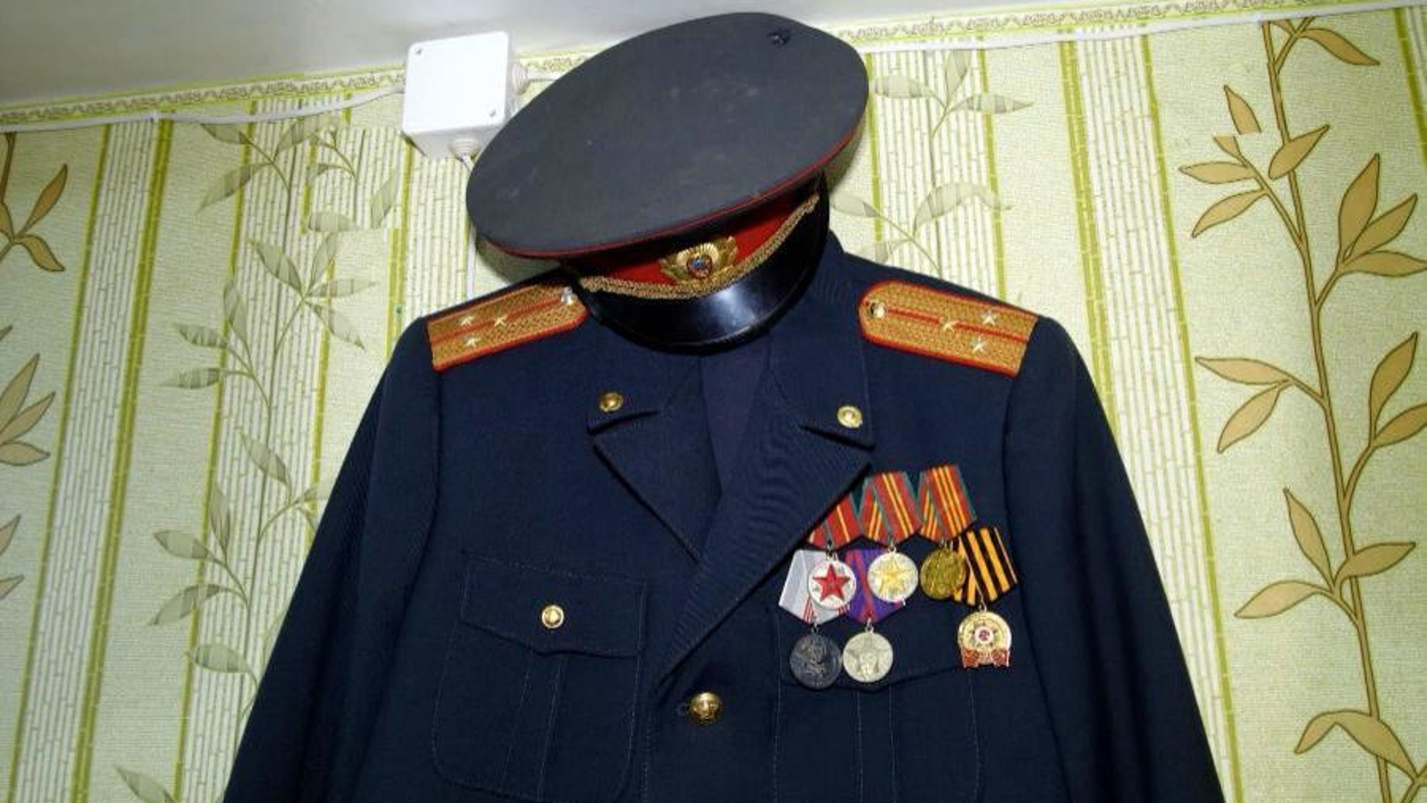 Ко Дню сотрудников органов внутренних дел в селе Строевское открыли выставку "Комната милиции"