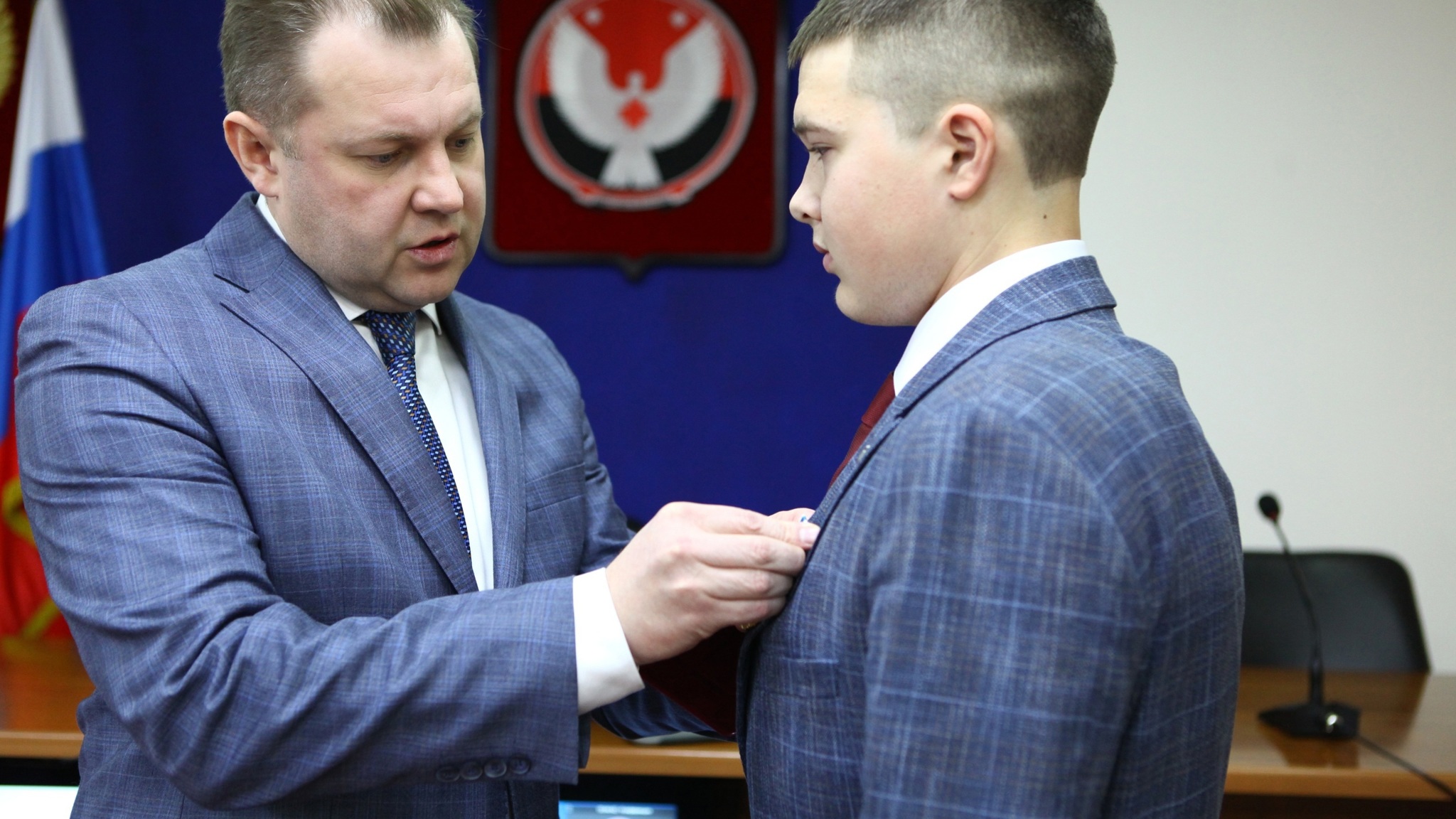 Ученика 88 школы Ижевска Александра Стерхова наградили медалью МВД России