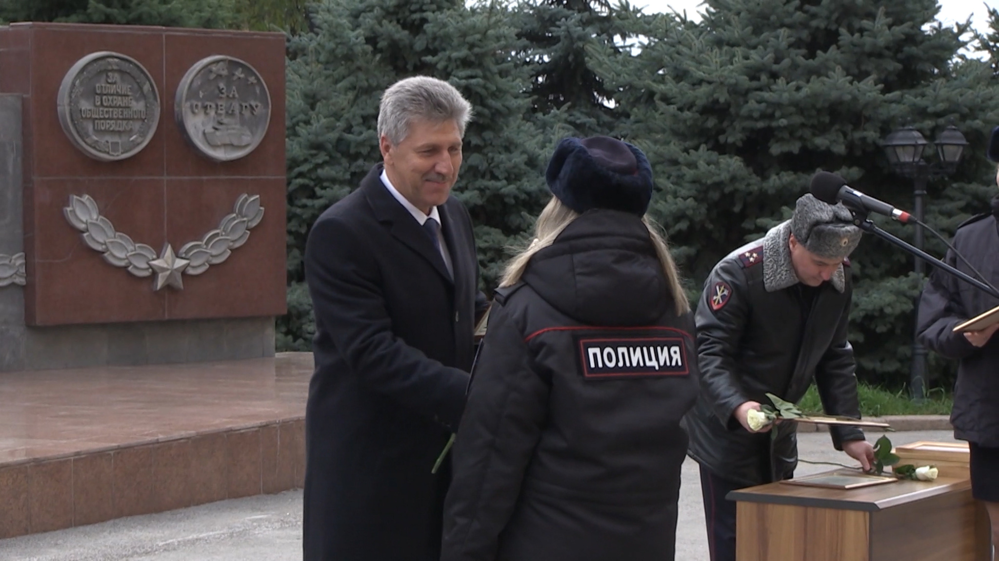 Лучших волгоградских полицейских отметили ведомственными наградами