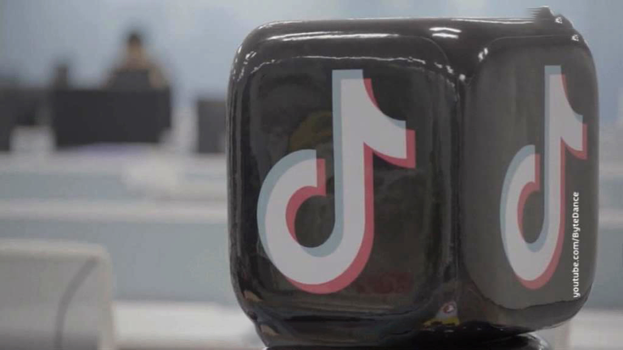 В США требуют запретить TikTok из-за слежки за американцами